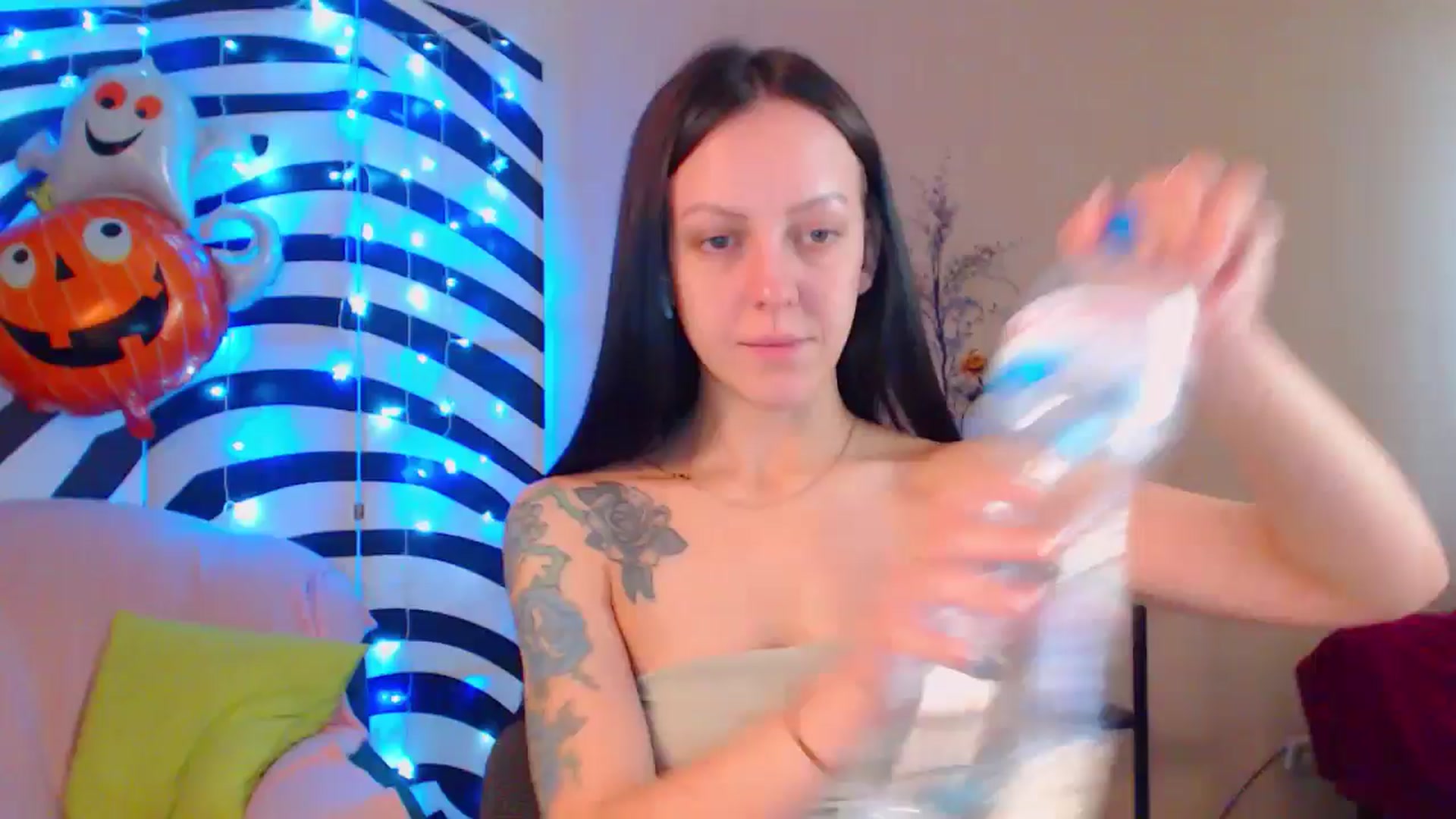 Gallery image thumbnail from MiracleMiss's myfreecams stream on, 10/14/2024, 10:47 image 9 of 20