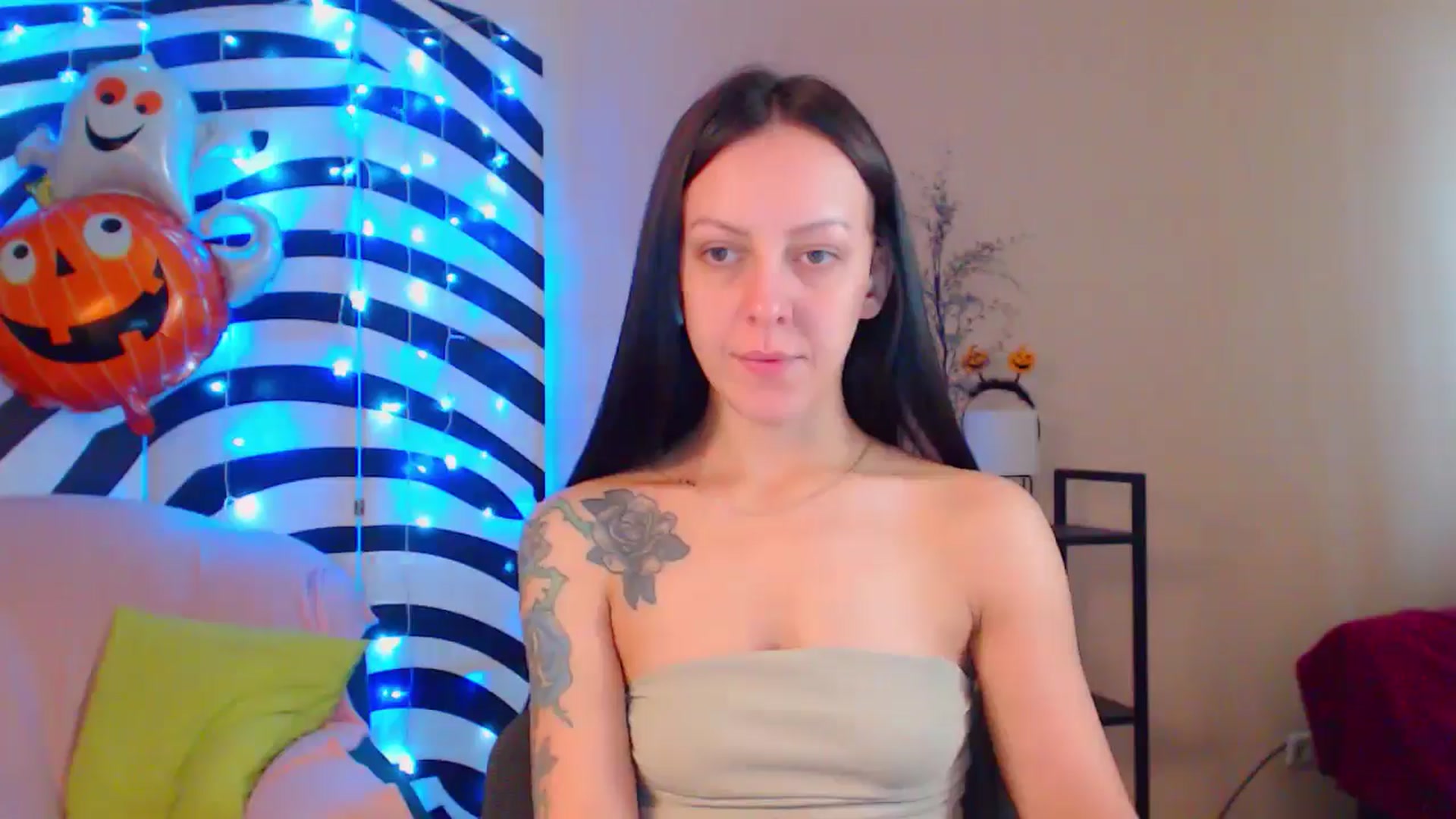 Gallery image thumbnail from MiracleMiss's myfreecams stream on, 10/14/2024, 10:47 image 8 of 20