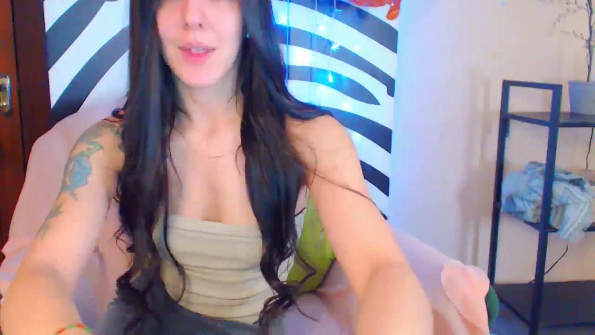 Gallery image thumbnail from MiracleMiss's myfreecams stream on, 10/16/2024, 11:40 image 19 of 20