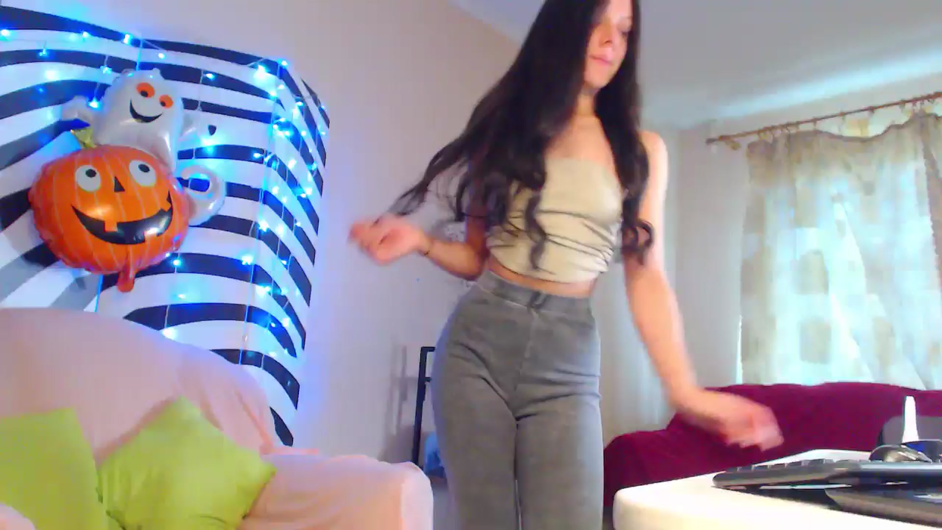 Gallery image thumbnail from MiracleMiss's myfreecams stream on, 10/16/2024, 11:40 image 6 of 20