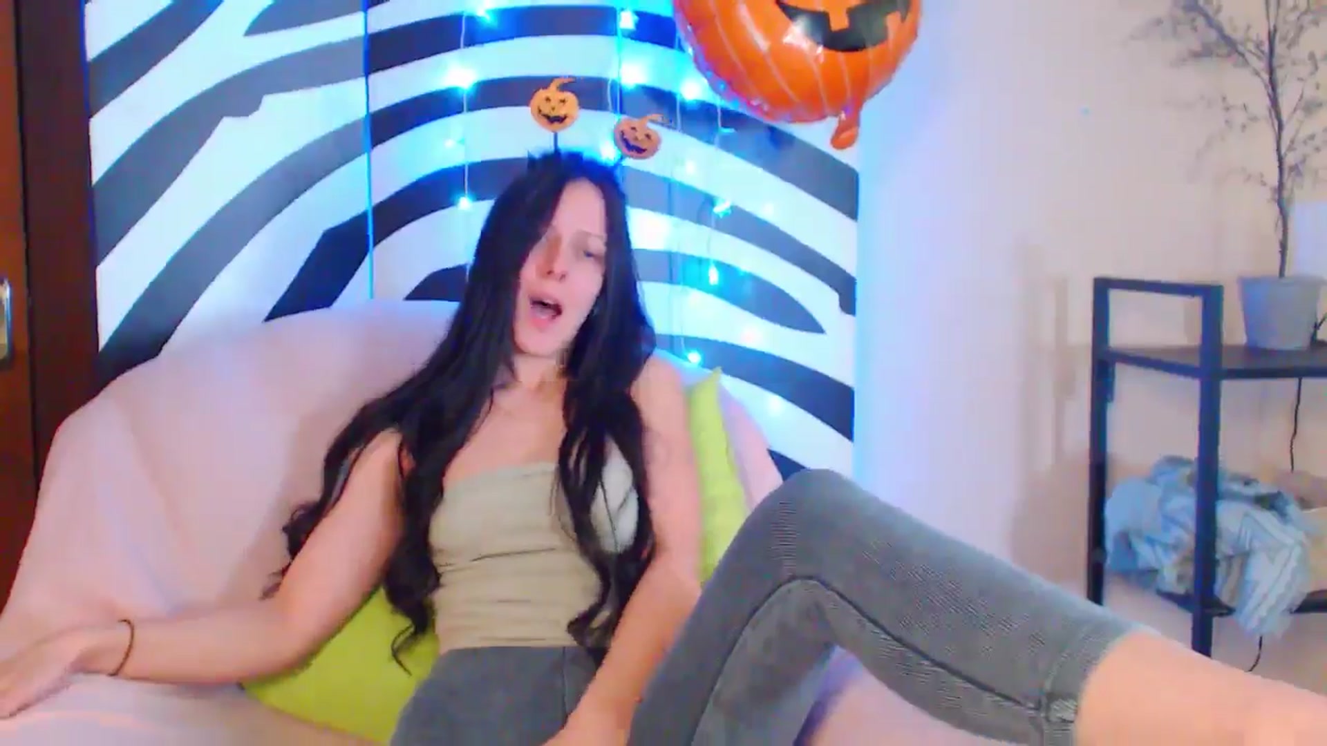 Gallery image thumbnail from MiracleMiss's myfreecams stream on, 10/16/2024, 11:40 image 15 of 20