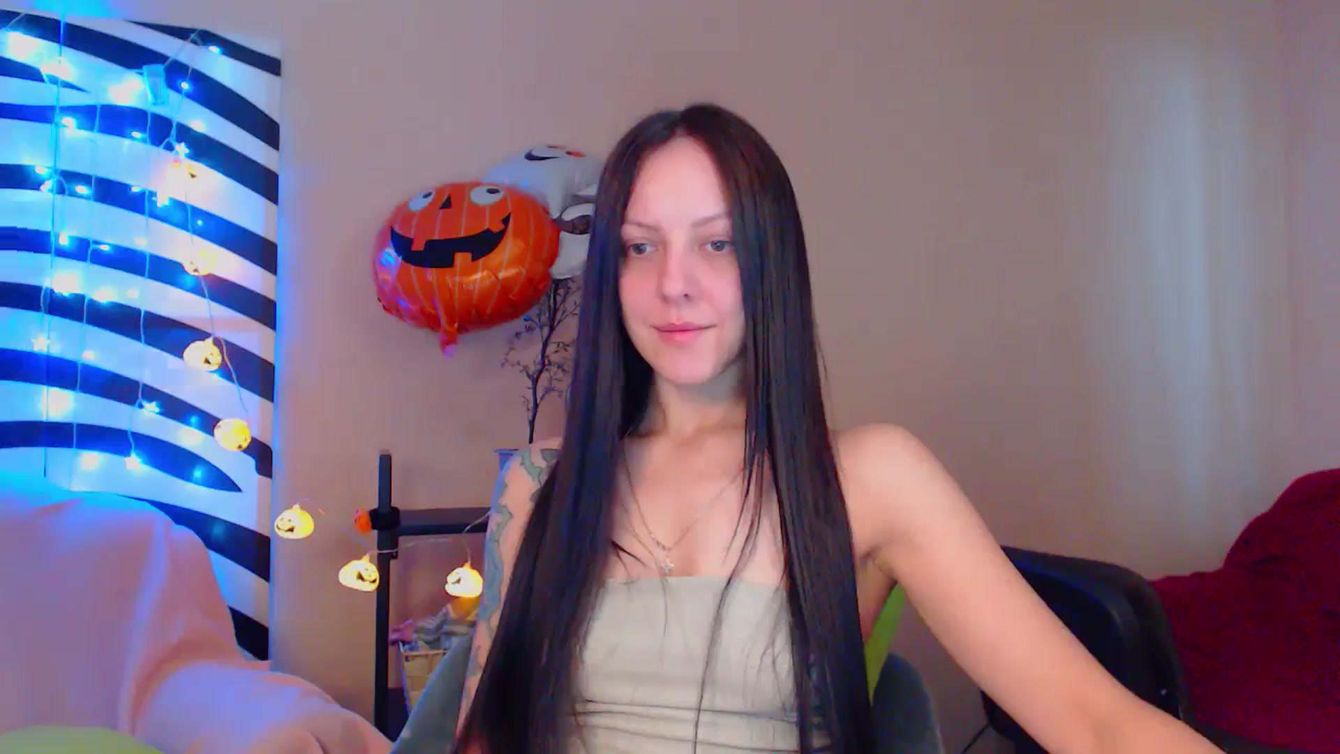Gallery image thumbnail from MiracleMiss's myfreecams stream on, 10/19/2024, 10:50 image 14 of 20