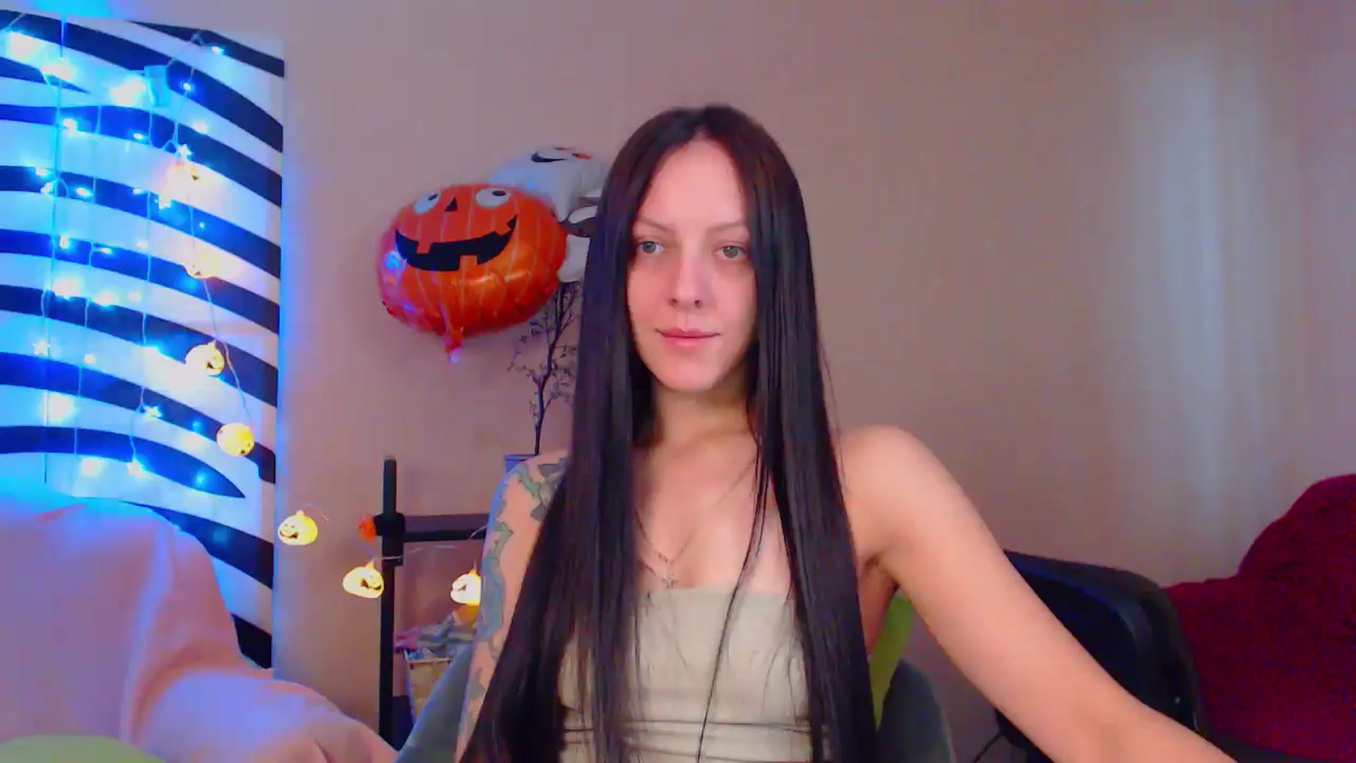 Gallery image thumbnail from MiracleMiss's myfreecams stream on, 10/19/2024, 10:50 image 17 of 20