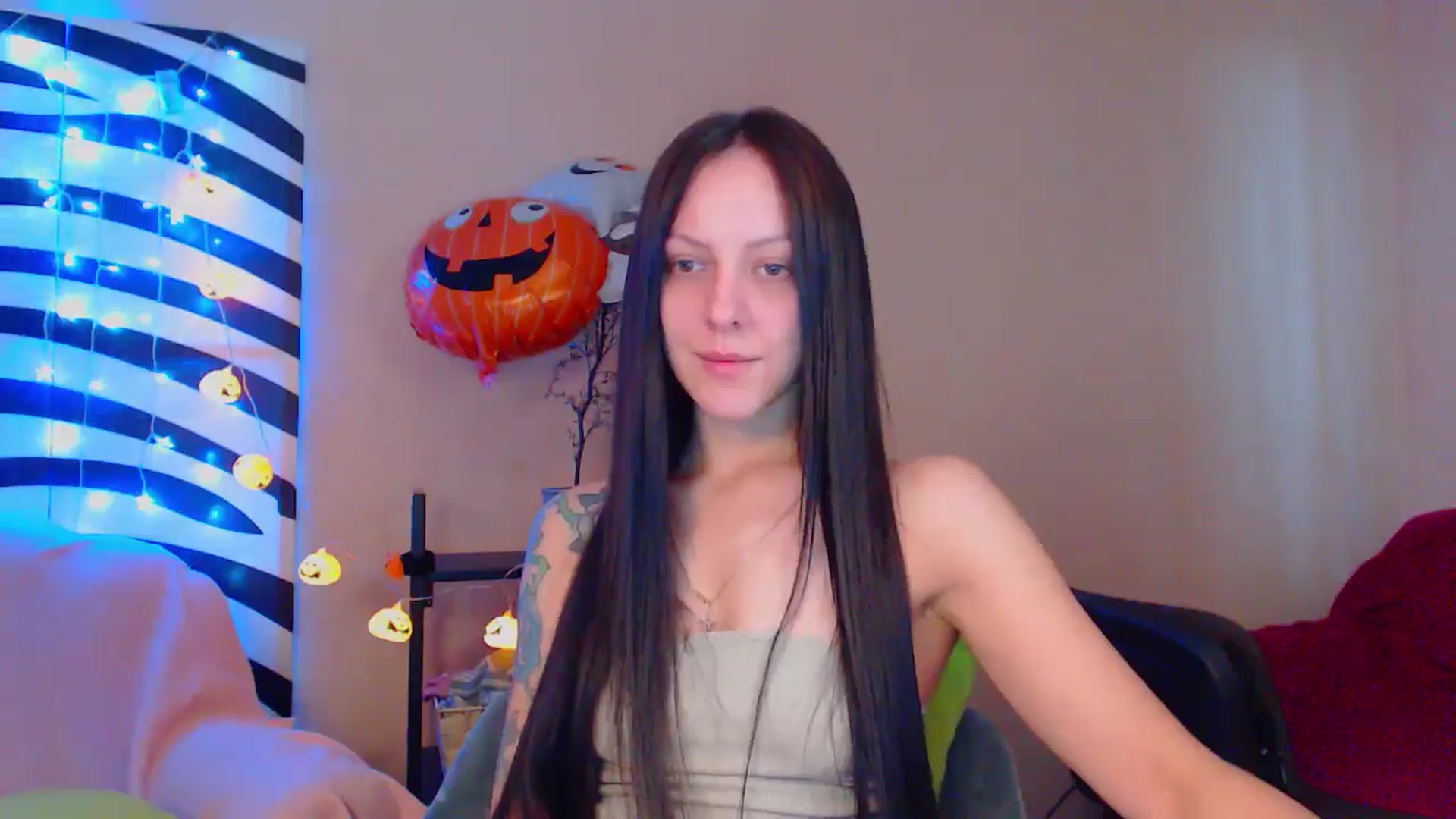 Gallery image thumbnail from MiracleMiss's myfreecams stream on, 10/19/2024, 10:50 image 16 of 20