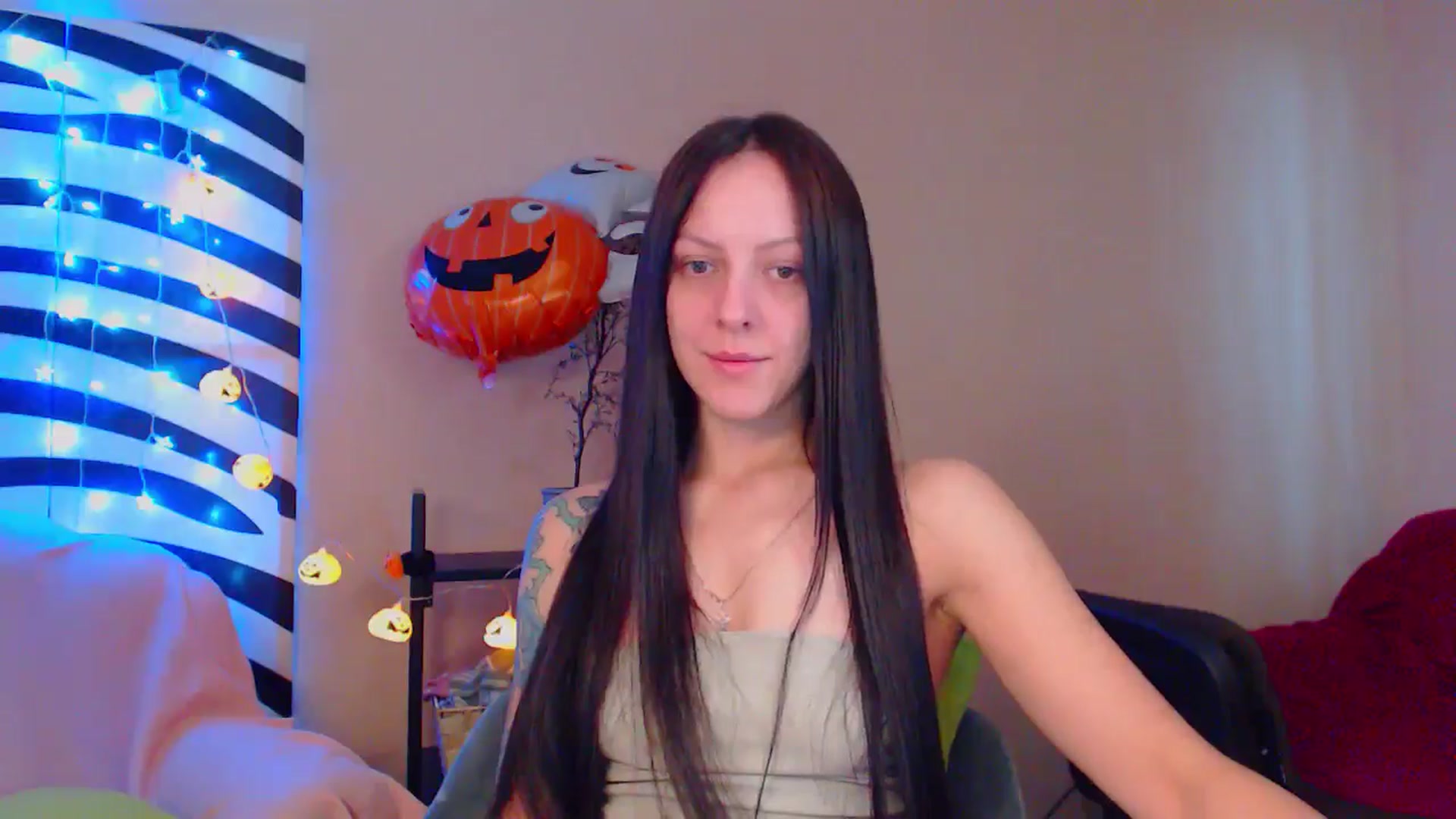 Gallery image thumbnail from MiracleMiss's myfreecams stream on, 10/19/2024, 10:50 image 15 of 20