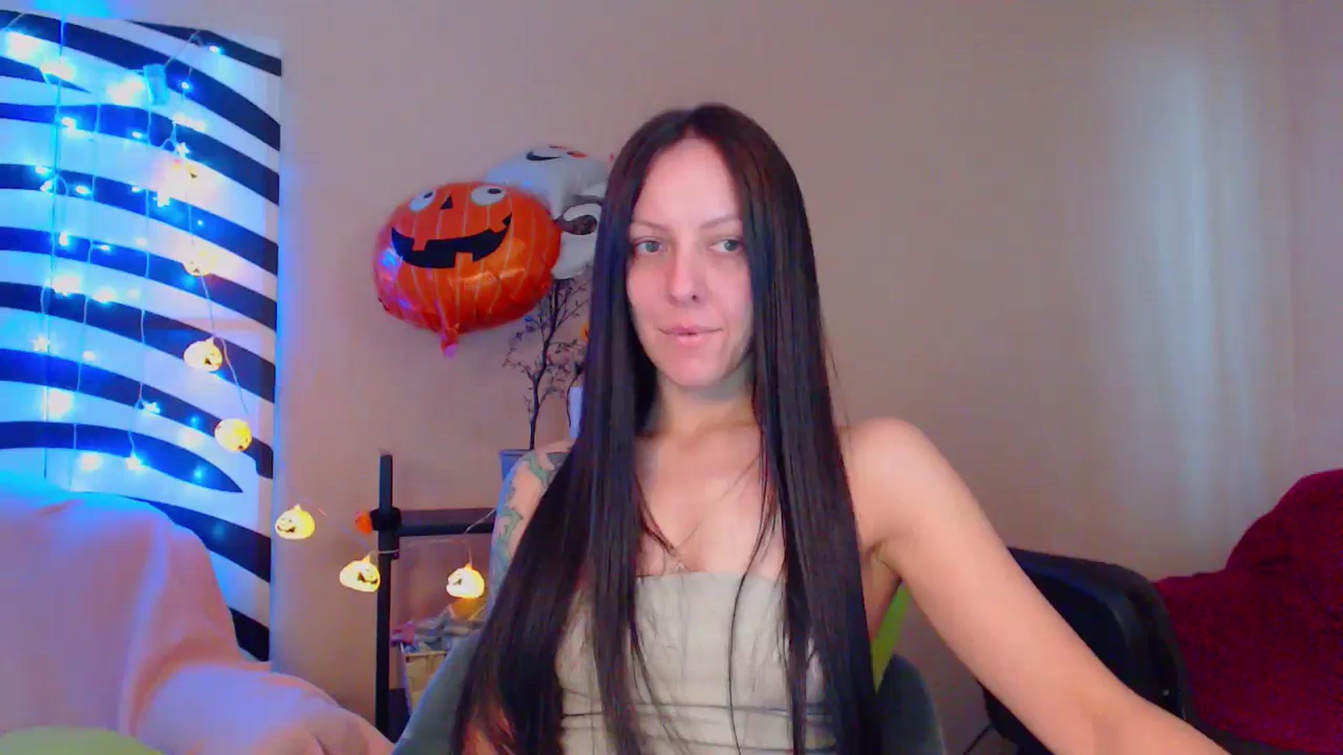 Gallery image thumbnail from MiracleMiss's myfreecams stream on, 10/19/2024, 10:50 image 9 of 20