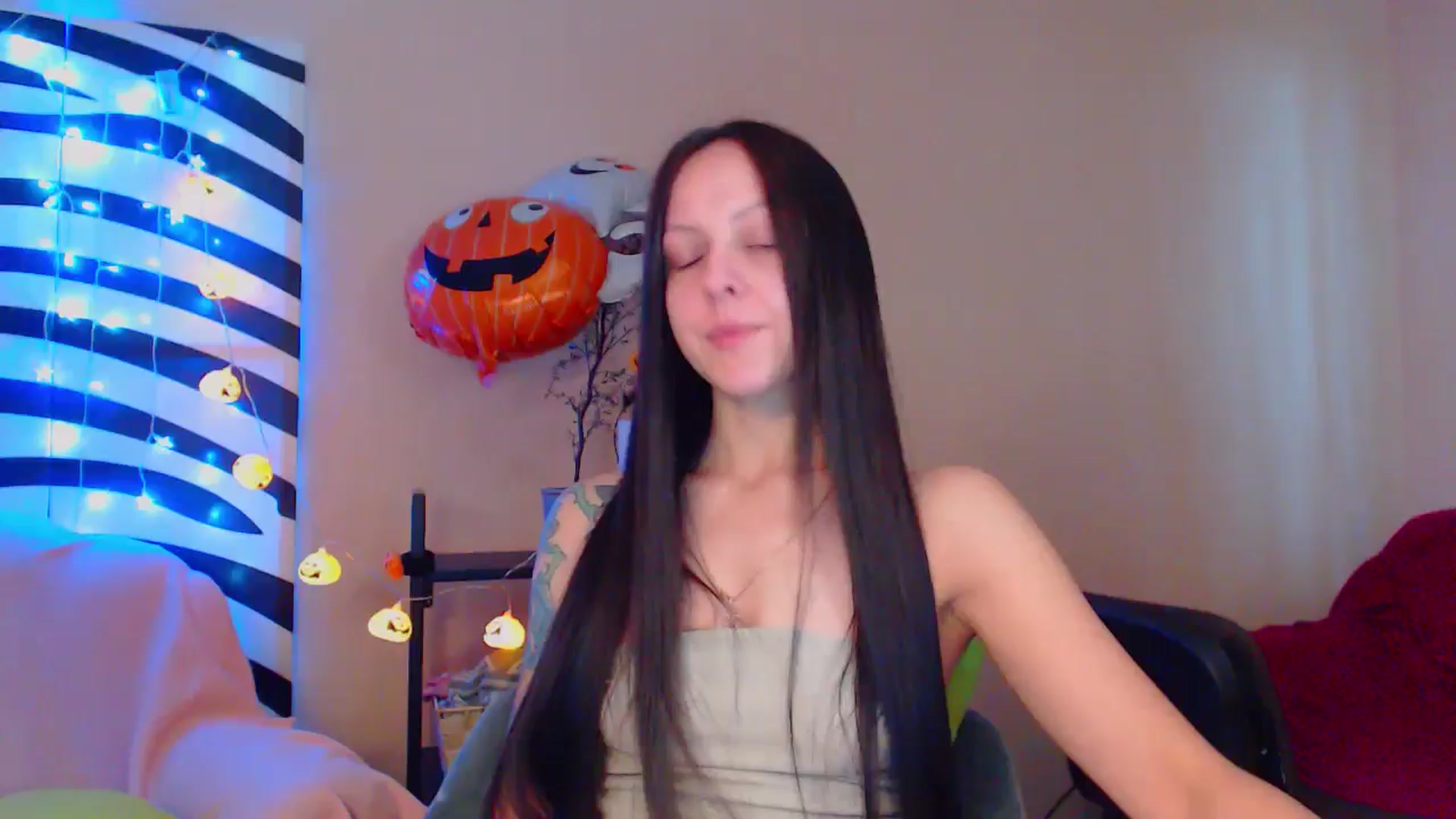 Gallery image thumbnail from MiracleMiss's myfreecams stream on, 10/19/2024, 10:50 image 11 of 20