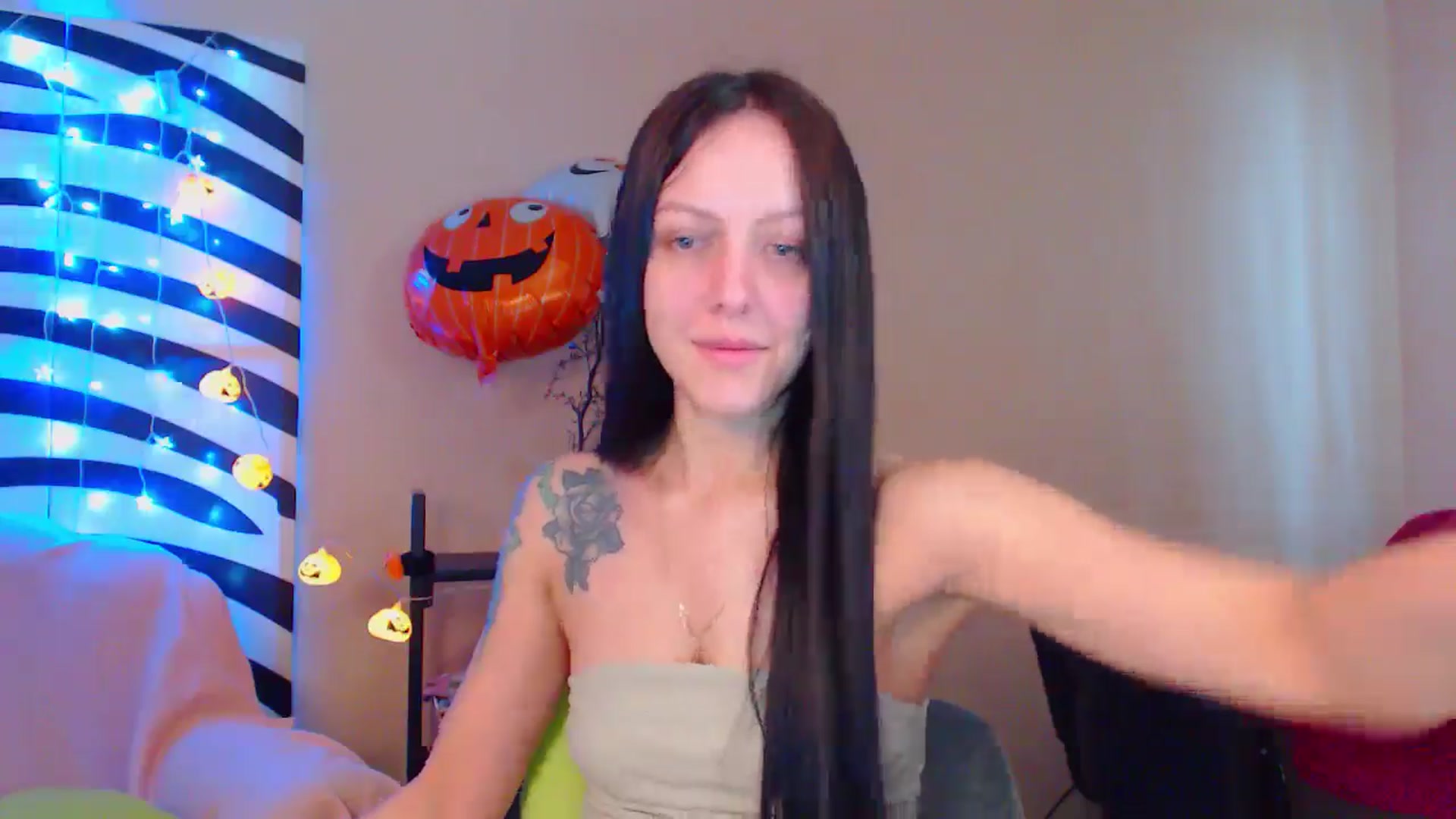 Gallery image thumbnail from MiracleMiss's myfreecams stream on, 10/19/2024, 10:50 image 3 of 20