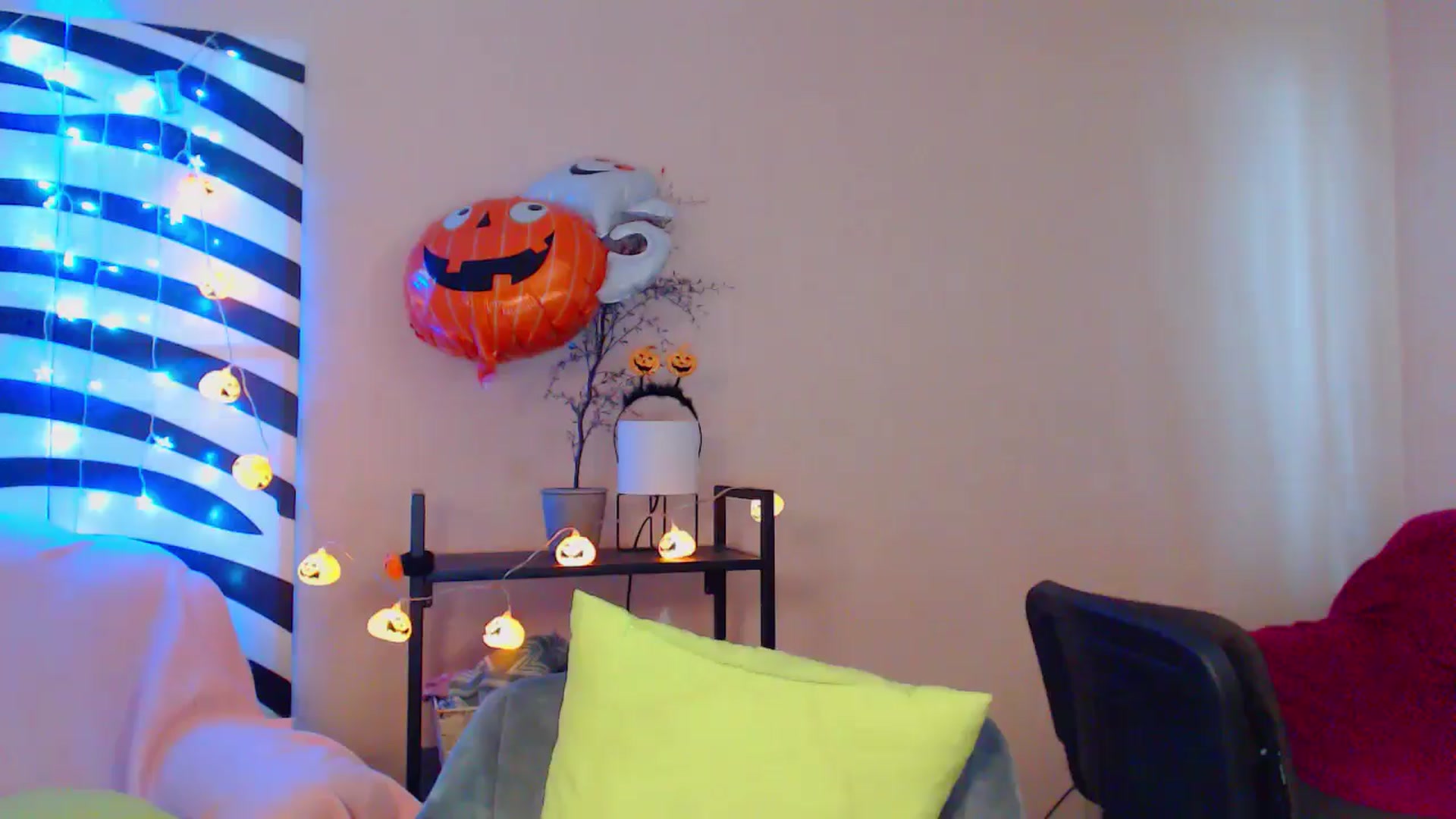 Gallery image thumbnail from MiracleMiss's myfreecams stream on, 10/19/2024, 10:50 image 4 of 20