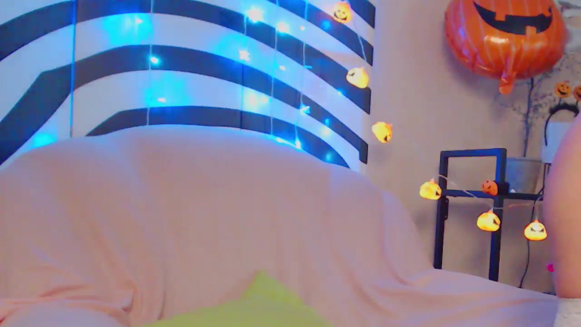 Gallery image thumbnail from MiracleMiss's myfreecams stream on, 10/19/2024, 12:29 image 18 of 20