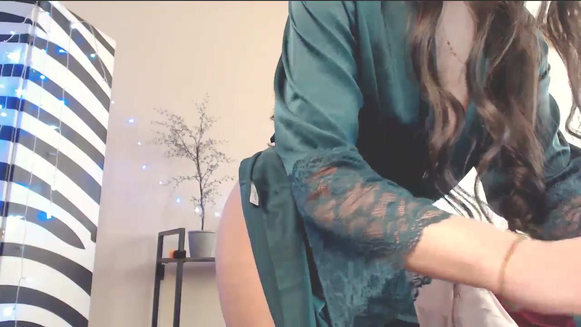Gallery image thumbnail from MiracleMiss's myfreecams stream on, 03/25/2025, 12:50 image 7 of 20