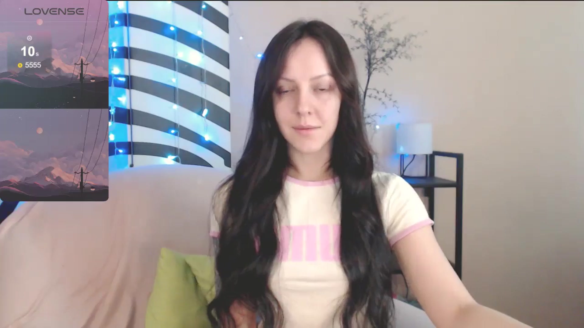 Gallery image thumbnail from MiracleMiss's myfreecams stream on, 04/18/2025, 10:35 image 8 of 20