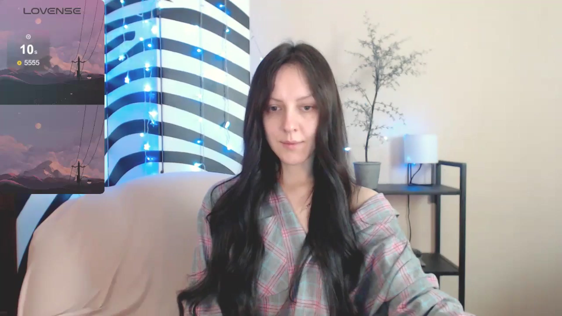 Gallery image thumbnail from MiracleMiss's myfreecams stream on, 04/21/2025, 10:35 image 15 of 20