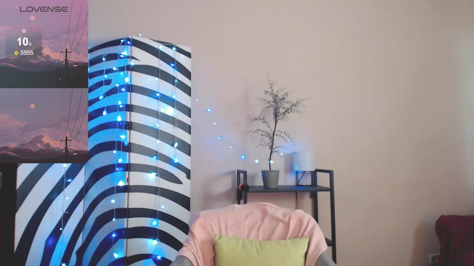 Gallery image thumbnail from MiracleMiss's myfreecams stream on, 05/06/2025, 10:41 image 7 of 20