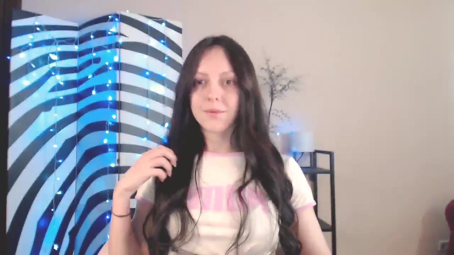 Gallery image thumbnail from MiracleMiss's myfreecams stream on, 05/19/2025, 10:30 image 3 of 20