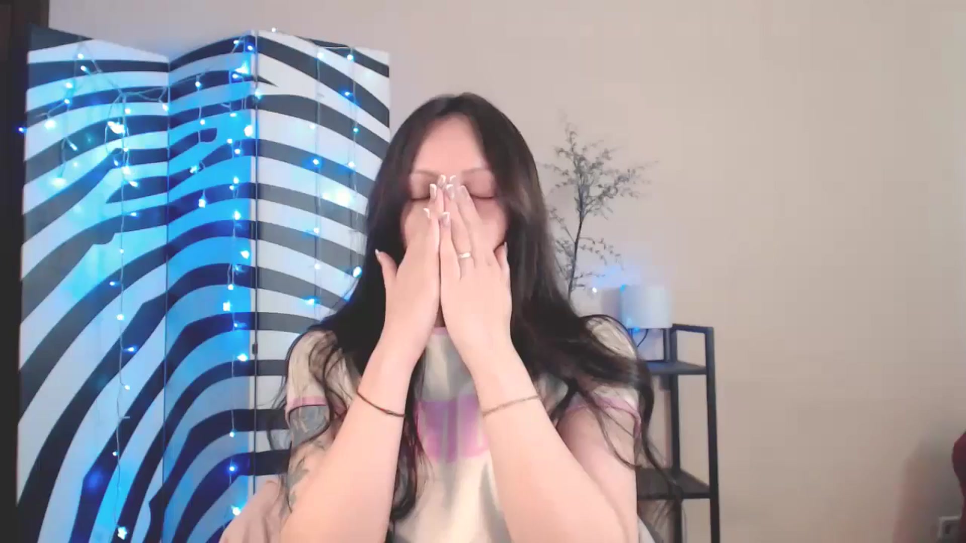 Gallery image thumbnail from MiracleMiss's myfreecams stream on, 05/19/2025, 10:30 image 1 of 20