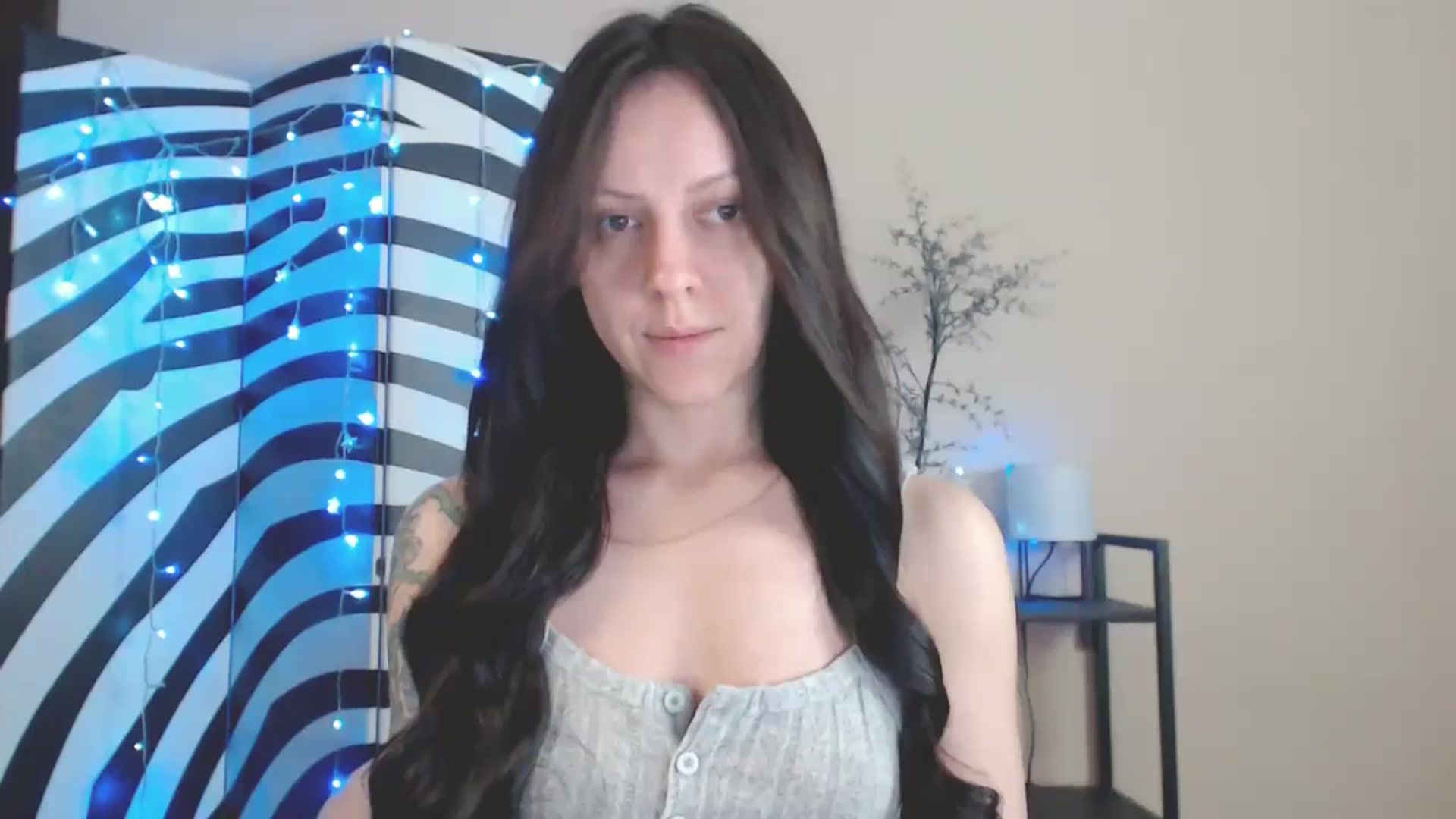 Gallery image thumbnail from MiracleMiss's myfreecams stream on, 05/20/2025, 10:46 image 5 of 20