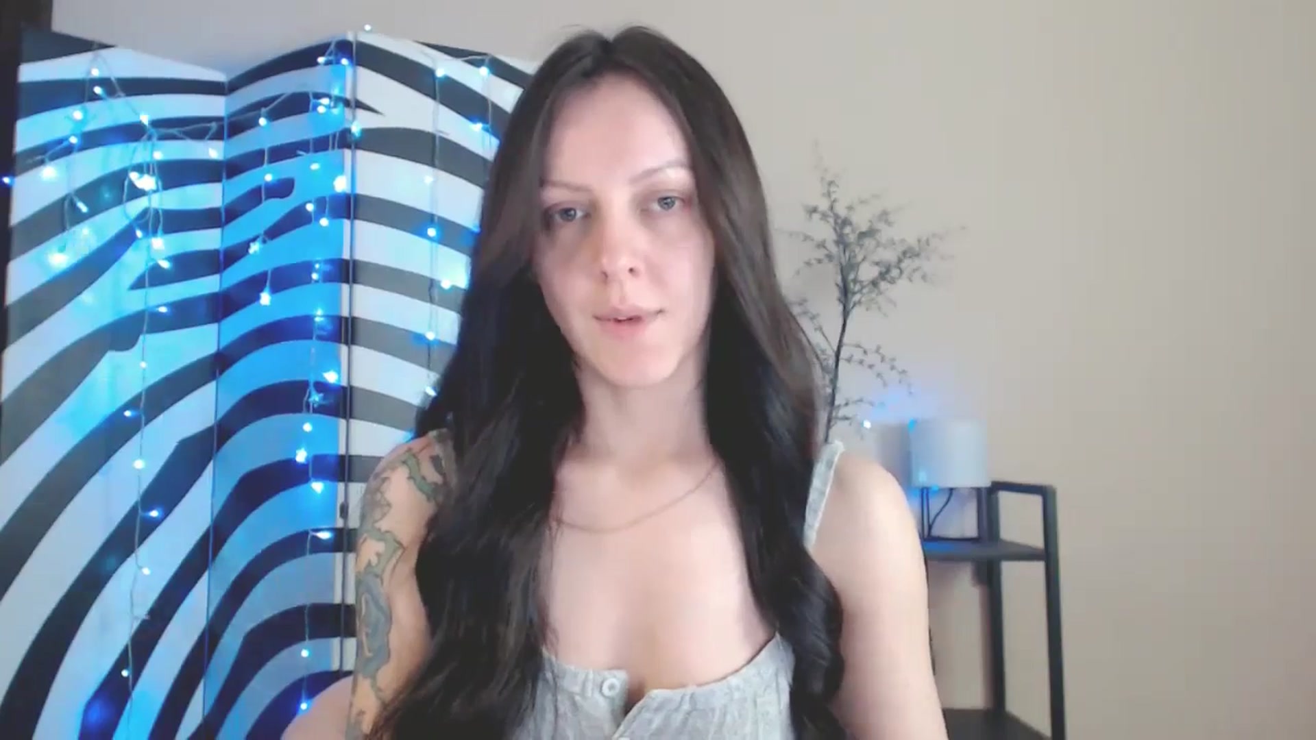 Gallery image thumbnail from MiracleMiss's myfreecams stream on, 05/20/2025, 10:46 image 7 of 20