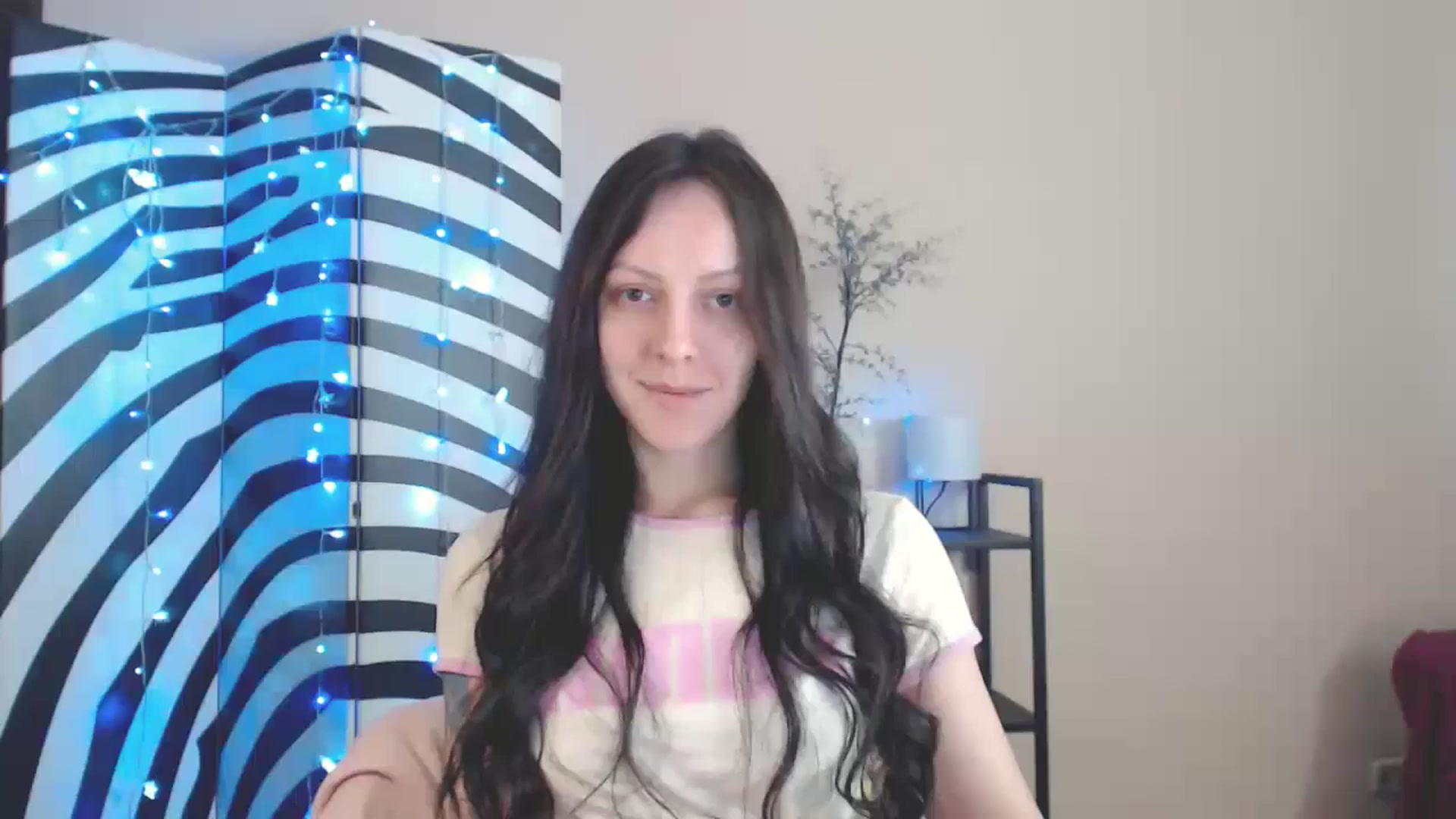 Gallery image thumbnail from MiracleMiss's myfreecams stream on, 05/20/2025, 10:46 image 2 of 20