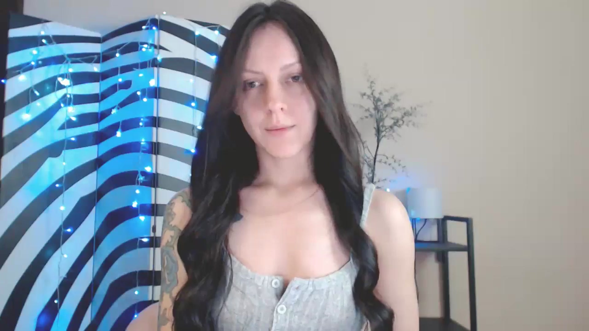 Gallery image thumbnail from MiracleMiss's myfreecams stream on, 05/20/2025, 10:46 image 6 of 20