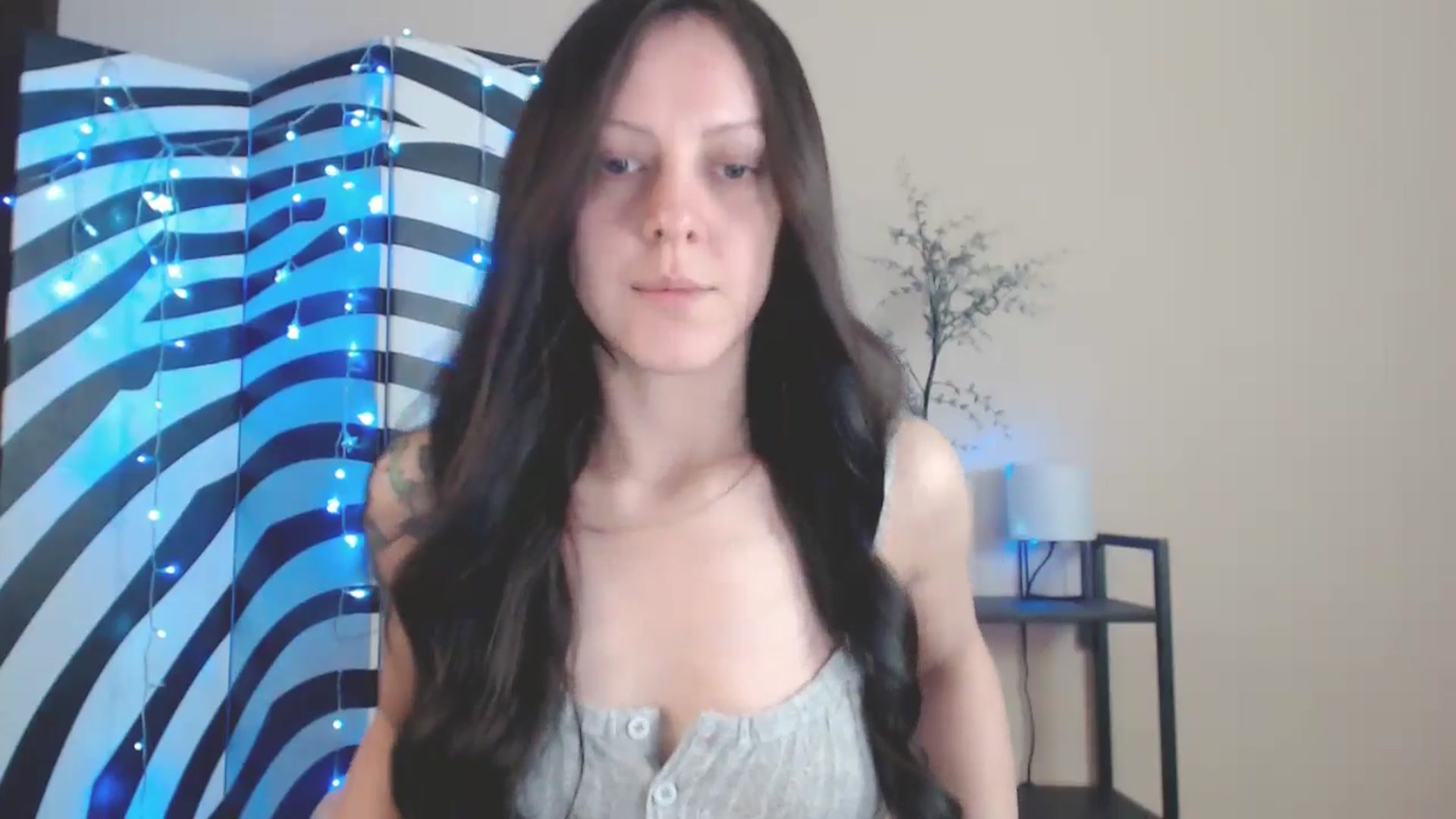 Gallery image thumbnail from MiracleMiss's myfreecams stream on, 05/20/2025, 10:46 image 9 of 20