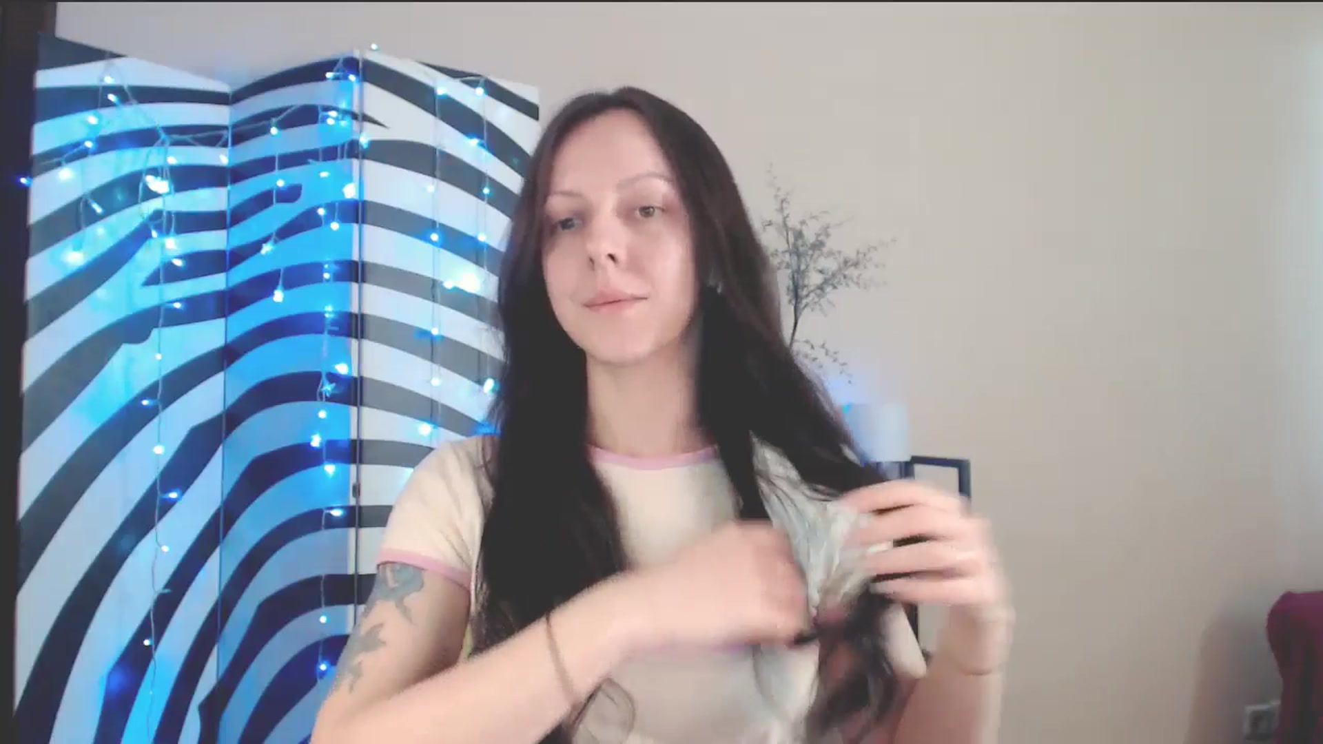 Gallery image thumbnail from MiracleMiss's myfreecams stream on, 05/24/2025, 10:33 image 13 of 20