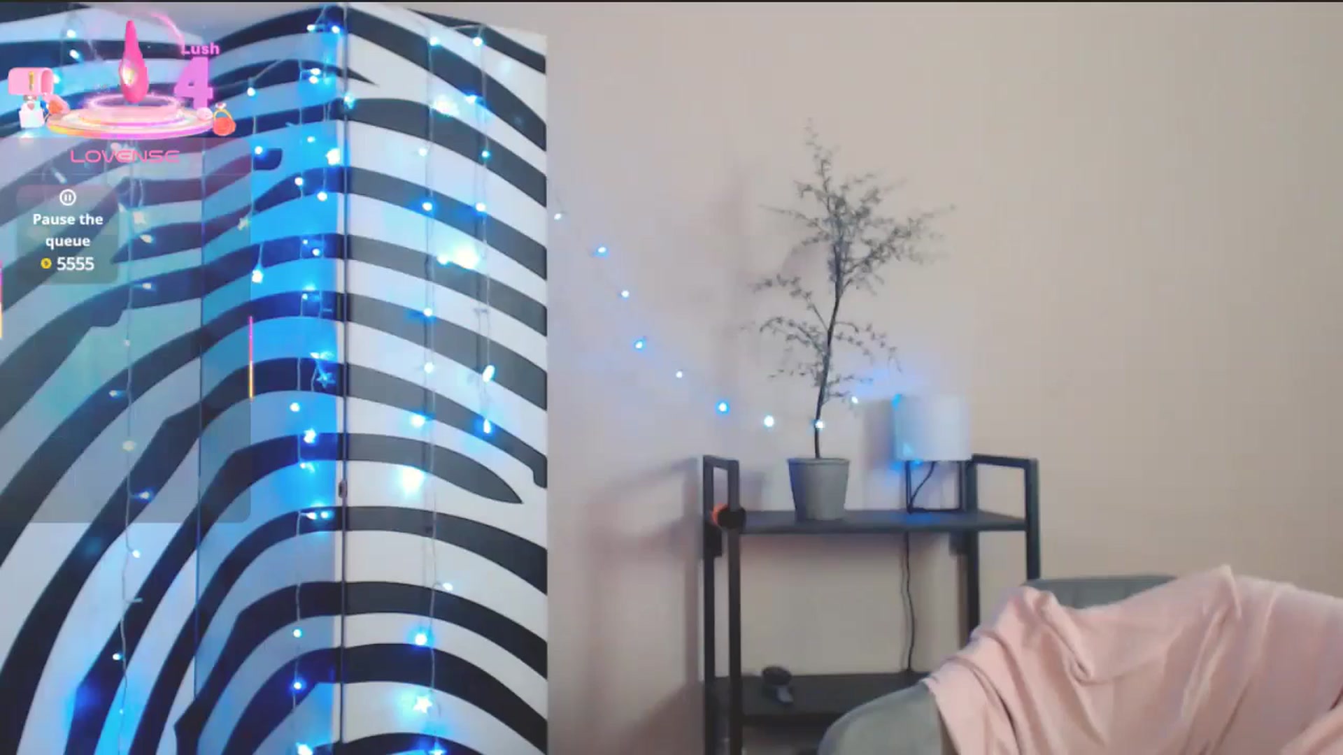 Gallery image thumbnail from MiracleMiss's myfreecams stream on, 05/28/2025, 11:21 image 15 of 20