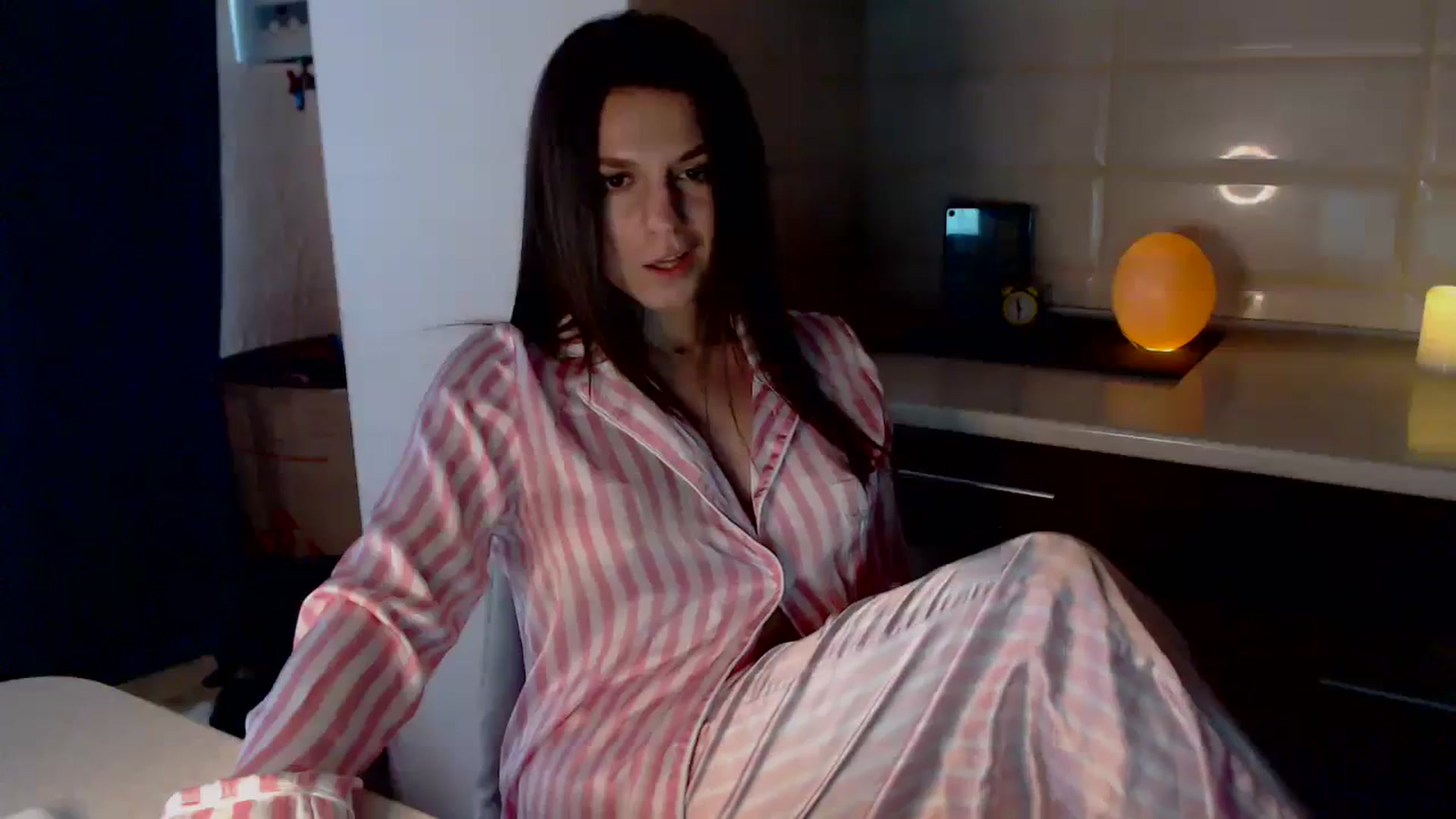 Gallery image thumbnail from MiracleSweet's myfreecams stream on, 11/19/2023, 09:37 image 18 of 20