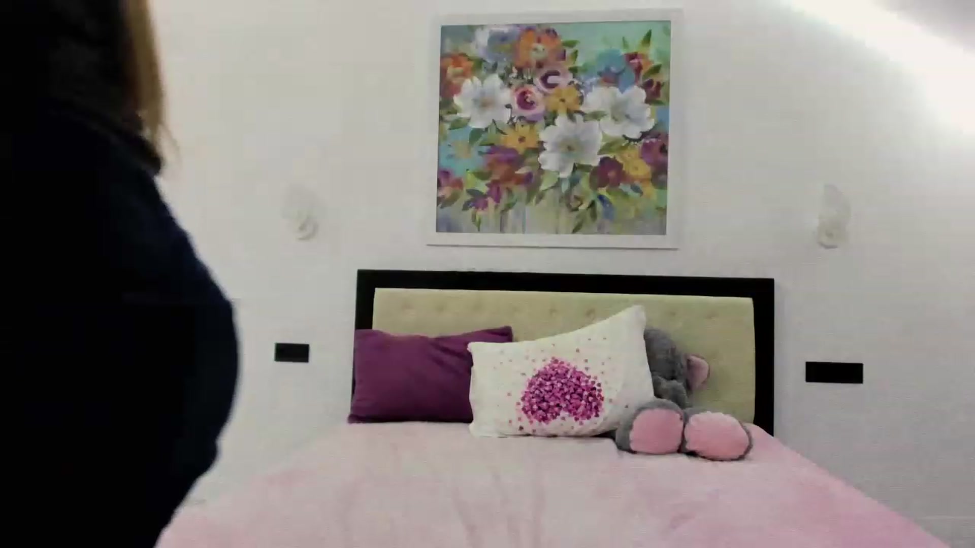 Gallery image thumbnail from Miriam_Mills's myfreecams stream on, 11/18/2022, 09:59 image 7 of 20