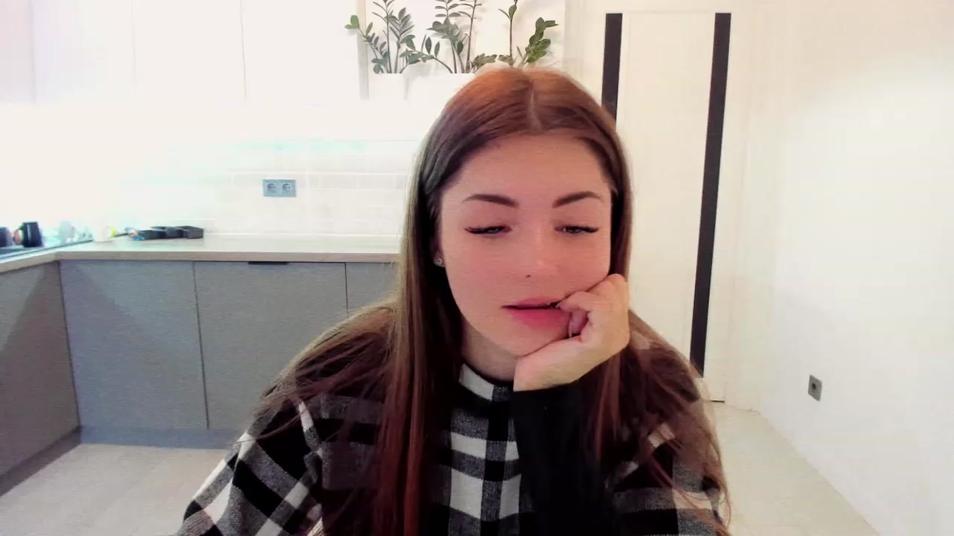 Gallery image thumbnail from Miriam_Mills's myfreecams stream on, 11/19/2022, 09:02 image 15 of 20