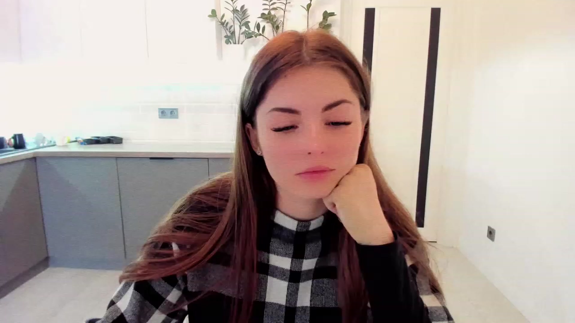 Gallery image thumbnail from Miriam_Mills's myfreecams stream on, 11/19/2022, 09:02 image 4 of 20