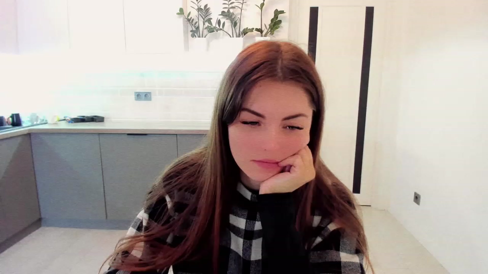 Gallery image thumbnail from Miriam_Mills's myfreecams stream on, 11/19/2022, 09:02 image 13 of 20