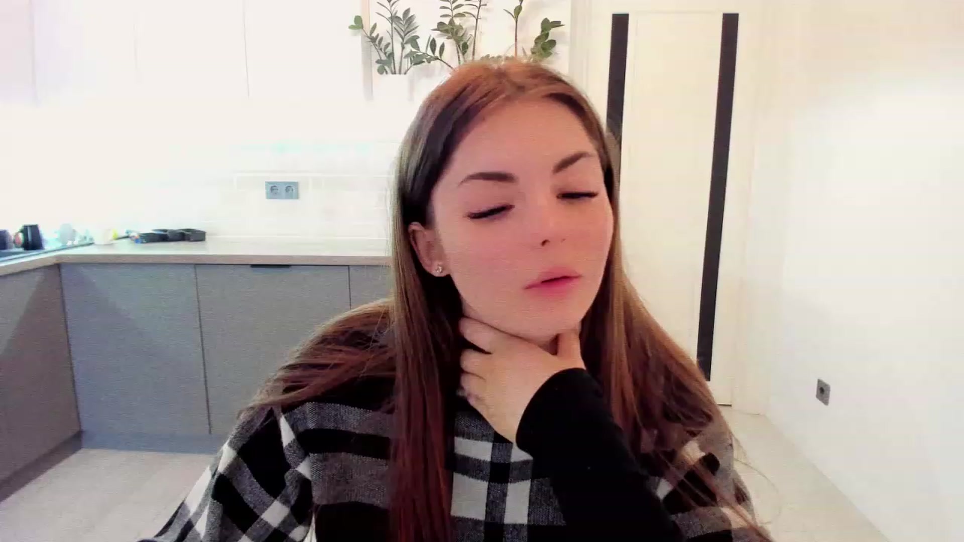 Gallery image thumbnail from Miriam_Mills's myfreecams stream on, 11/19/2022, 09:02 image 7 of 20