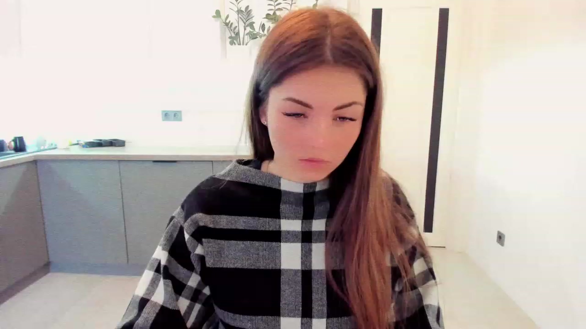 Gallery image thumbnail from Miriam_Mills's myfreecams stream on, 11/19/2022, 09:02 image 18 of 20
