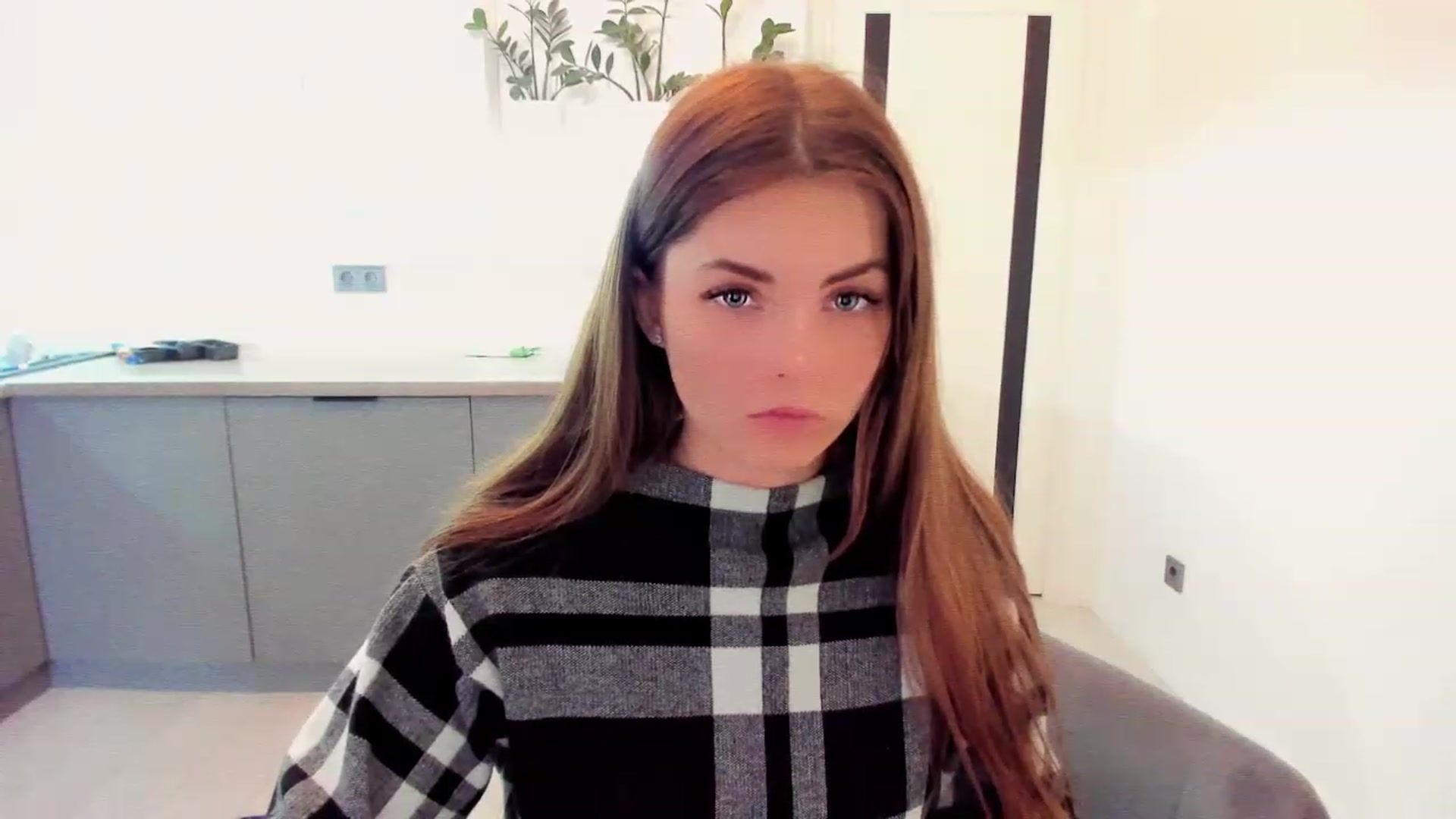 Gallery image thumbnail from Miriam_Mills's myfreecams stream on, 11/19/2022, 10:44 image 19 of 20
