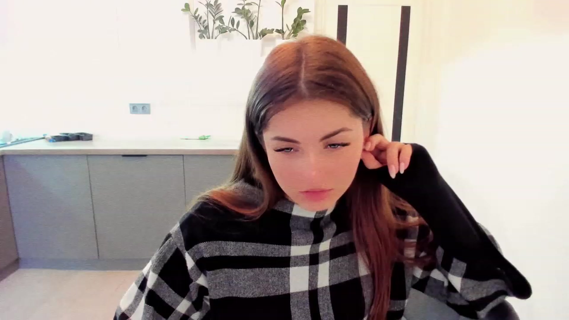 Gallery image thumbnail from Miriam_Mills's myfreecams stream on, 11/19/2022, 10:44 image 14 of 20