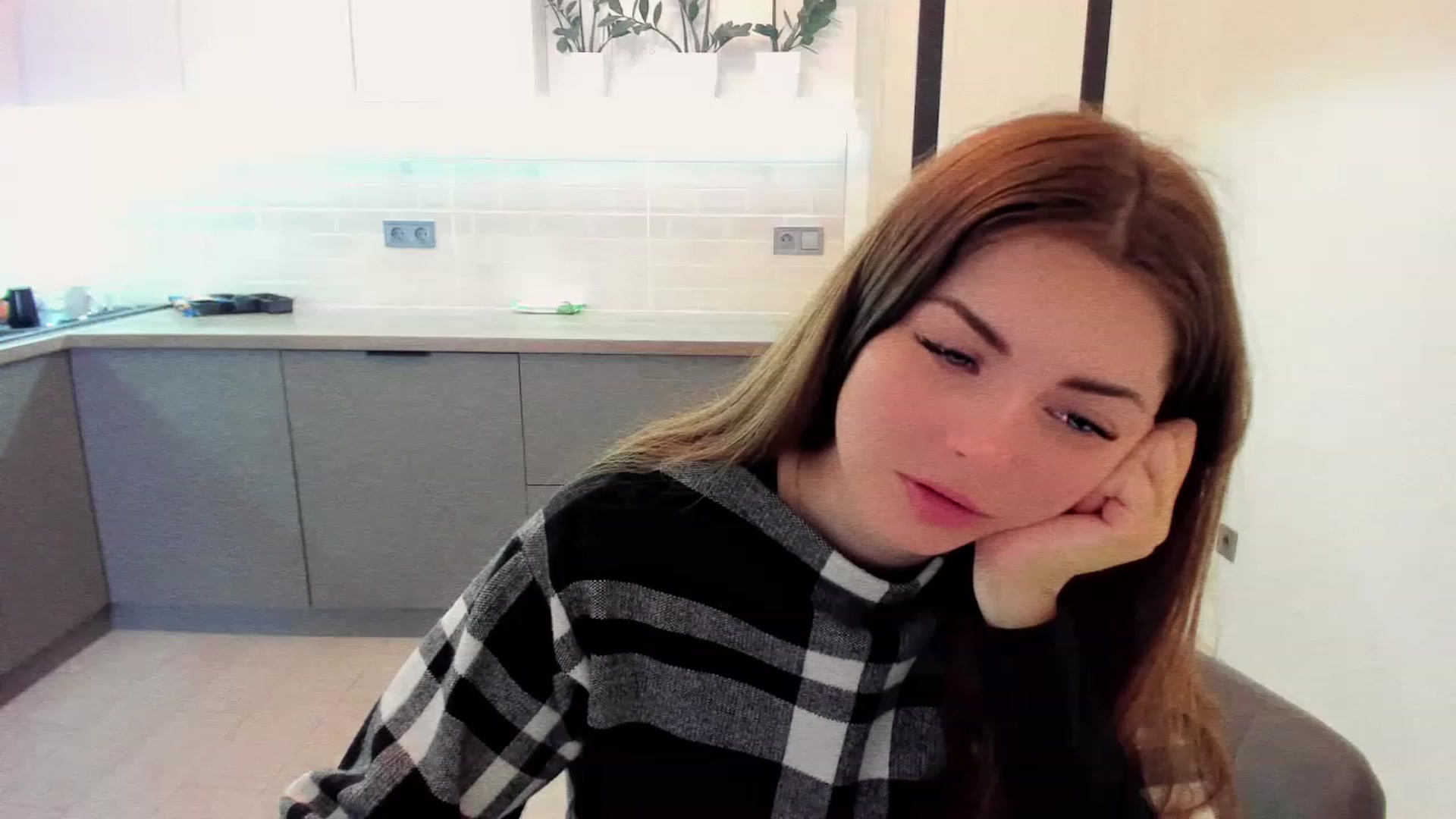 Gallery image thumbnail from Miriam_Mills's myfreecams stream on, 11/19/2022, 10:44 image 8 of 20