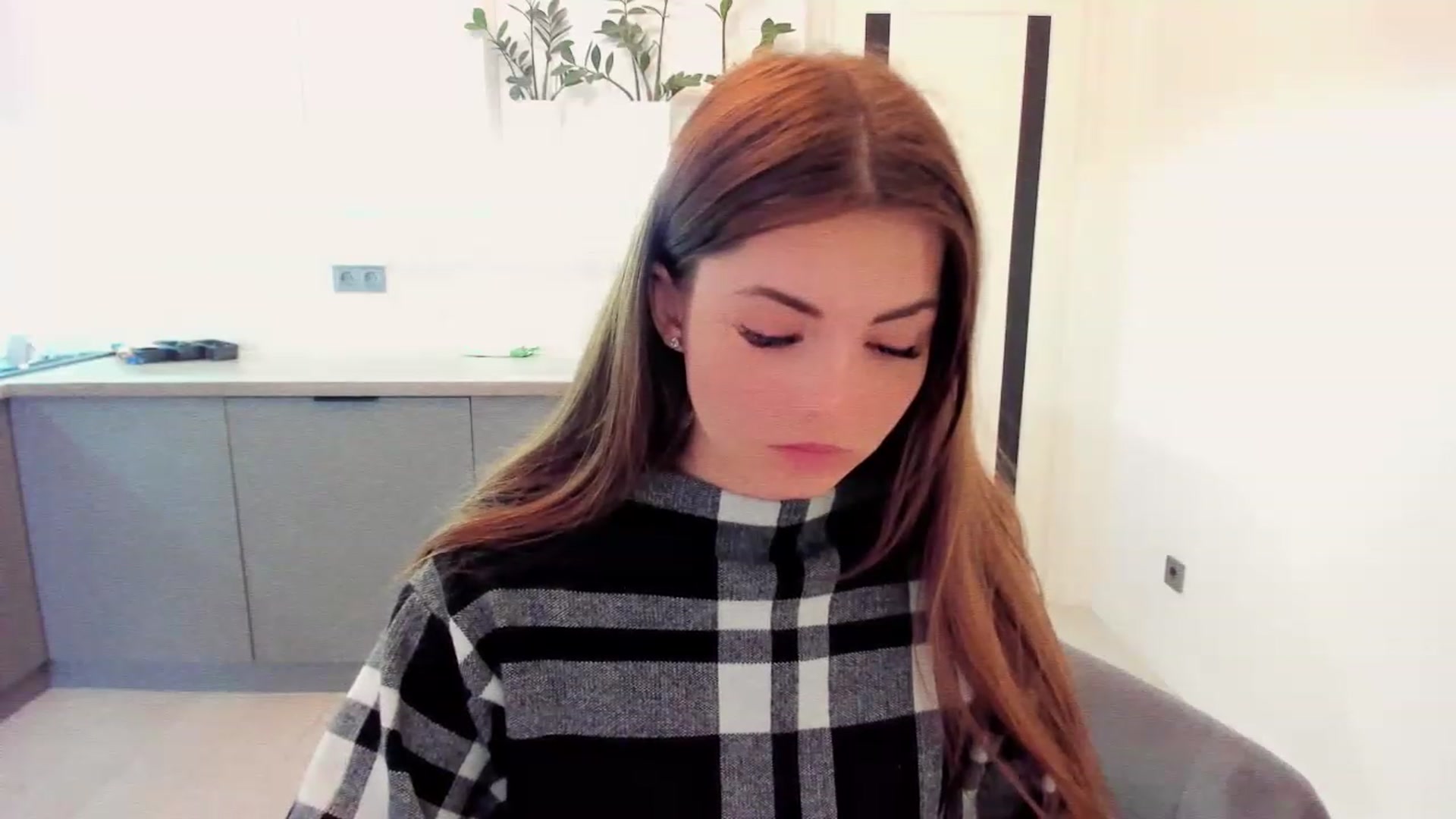 Gallery image thumbnail from Miriam_Mills's myfreecams stream on, 11/19/2022, 10:44 image 18 of 20