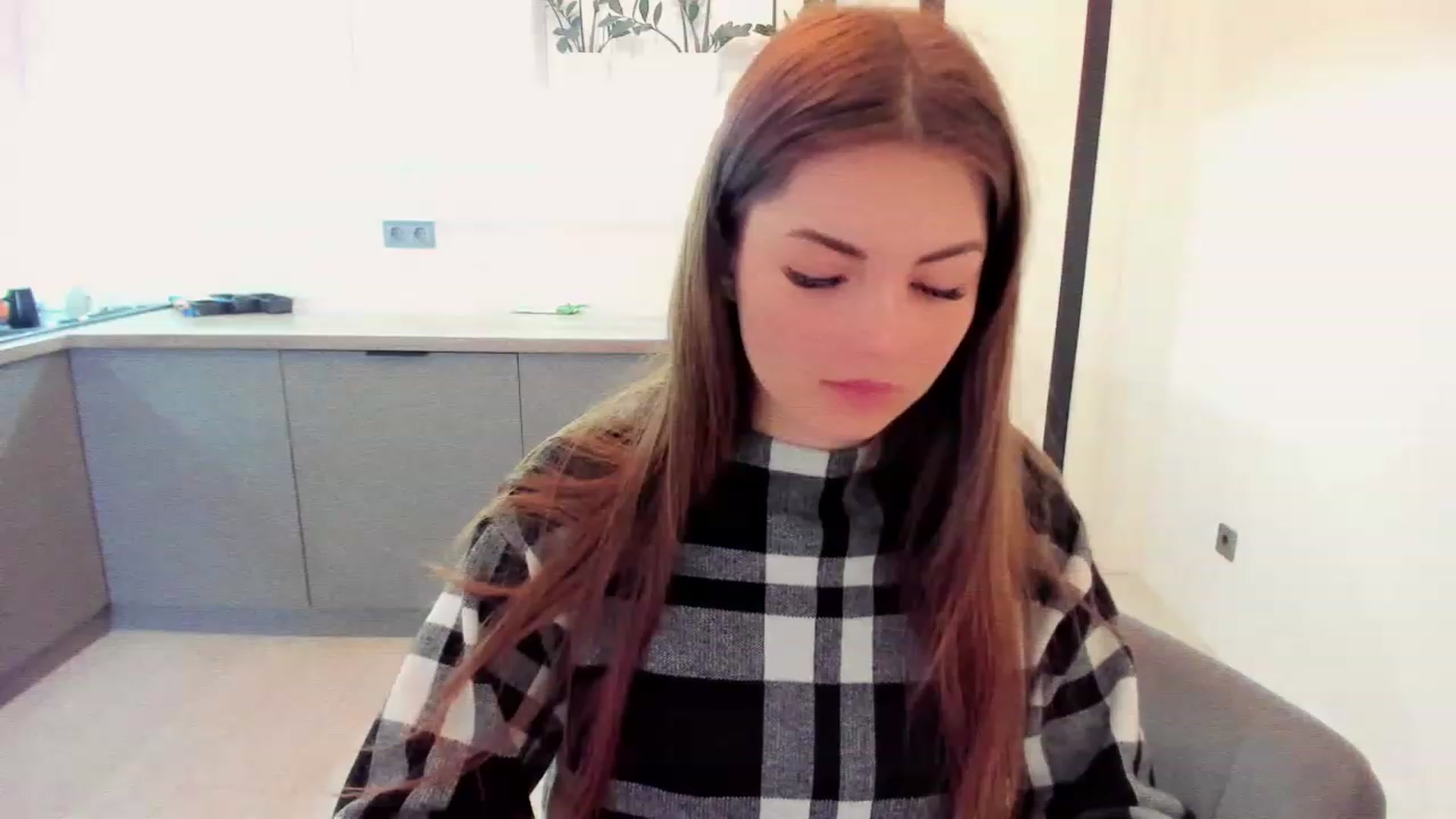 Gallery image thumbnail from Miriam_Mills's myfreecams stream on, 11/19/2022, 10:44 image 3 of 20
