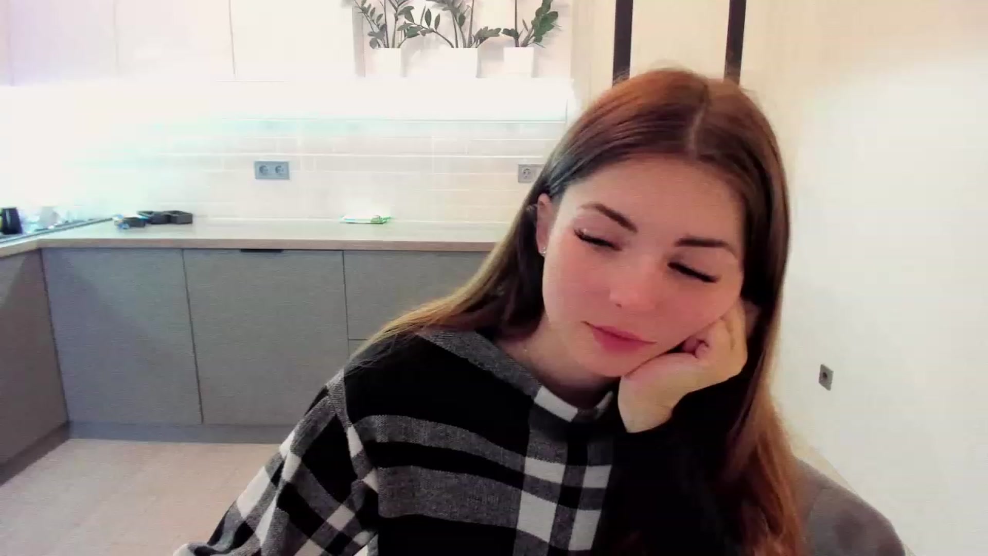 Gallery image thumbnail from Miriam_Mills's myfreecams stream on, 11/19/2022, 18:14 image 1 of 20