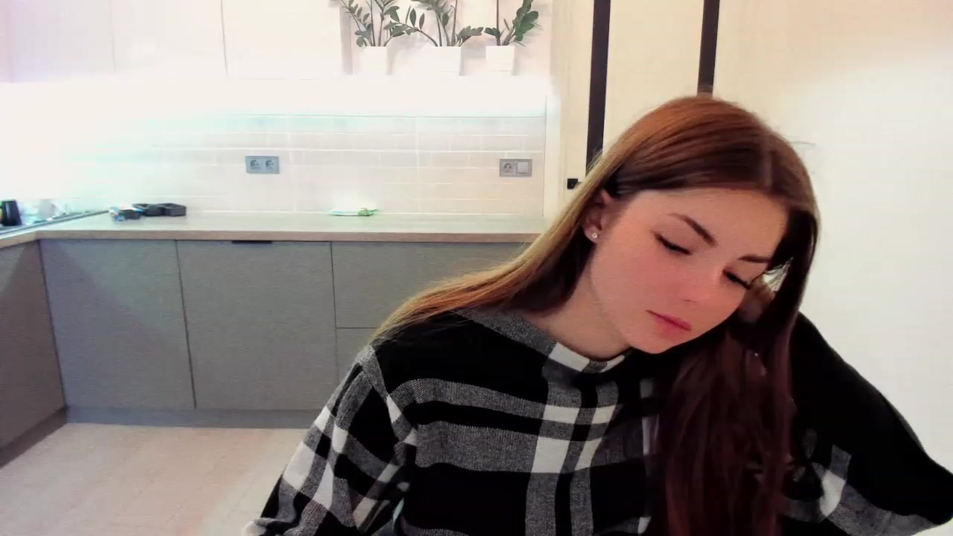 Gallery image thumbnail from Miriam_Mills's myfreecams stream on, 11/19/2022, 18:14 image 11 of 20
