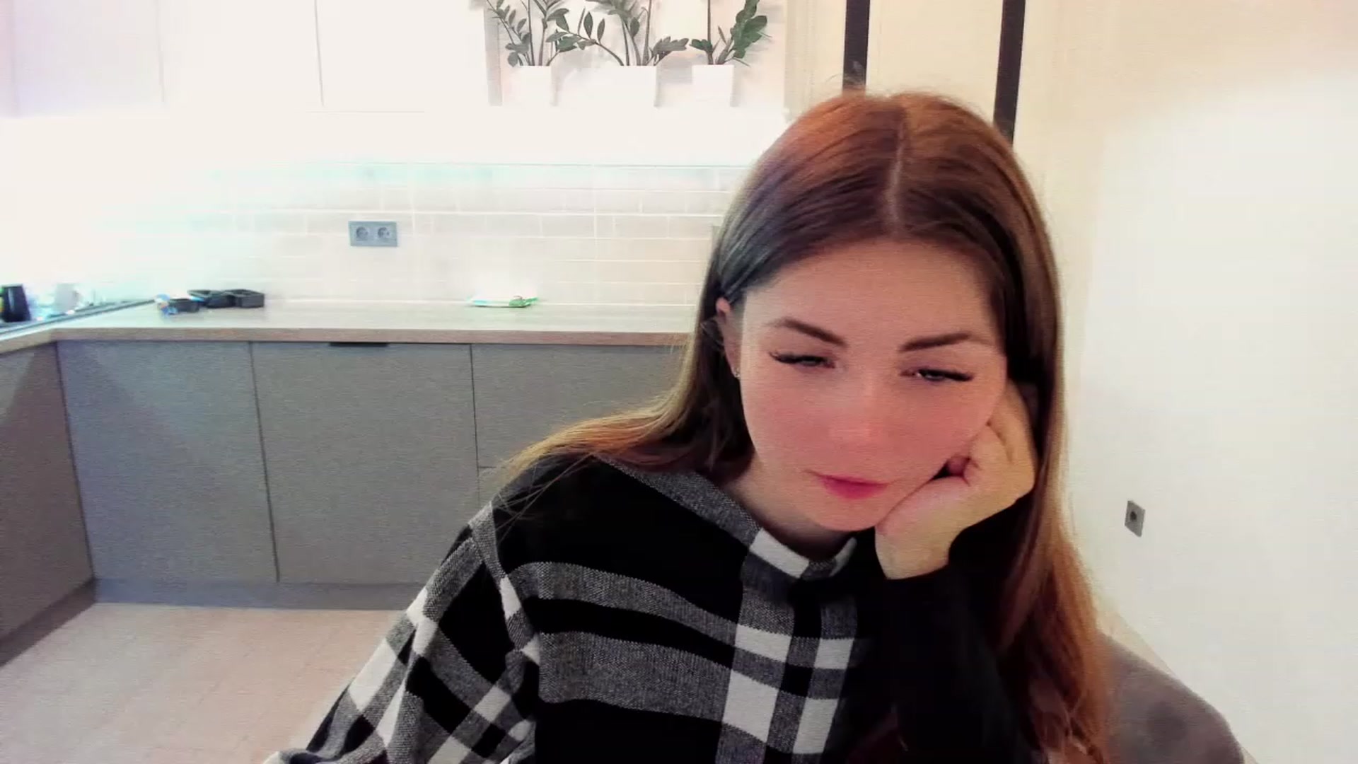 Gallery image thumbnail from Miriam_Mills's myfreecams stream on, 11/19/2022, 18:14 image 2 of 20