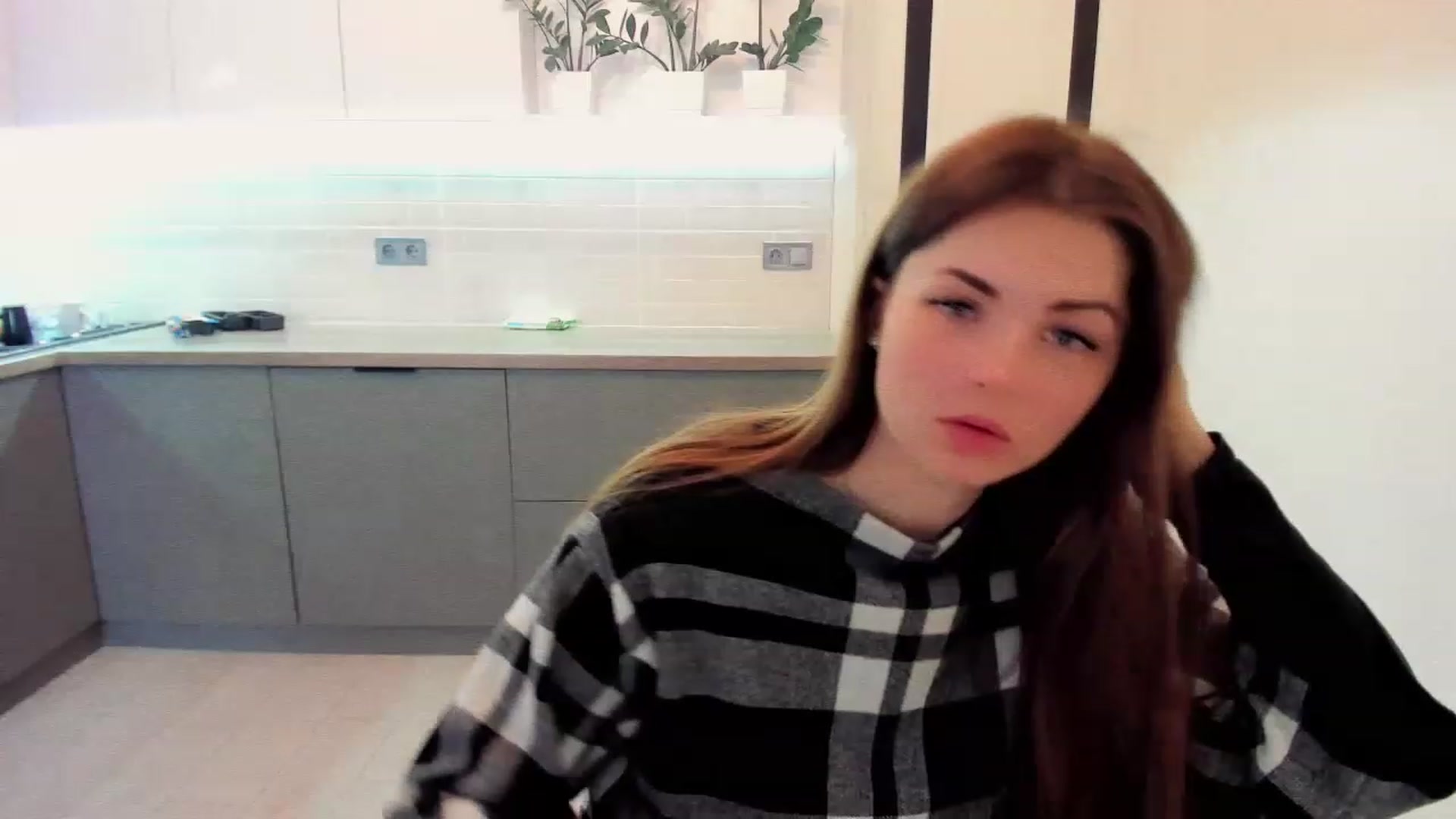 Gallery image thumbnail from Miriam_Mills's myfreecams stream on, 11/19/2022, 18:14 image 12 of 20