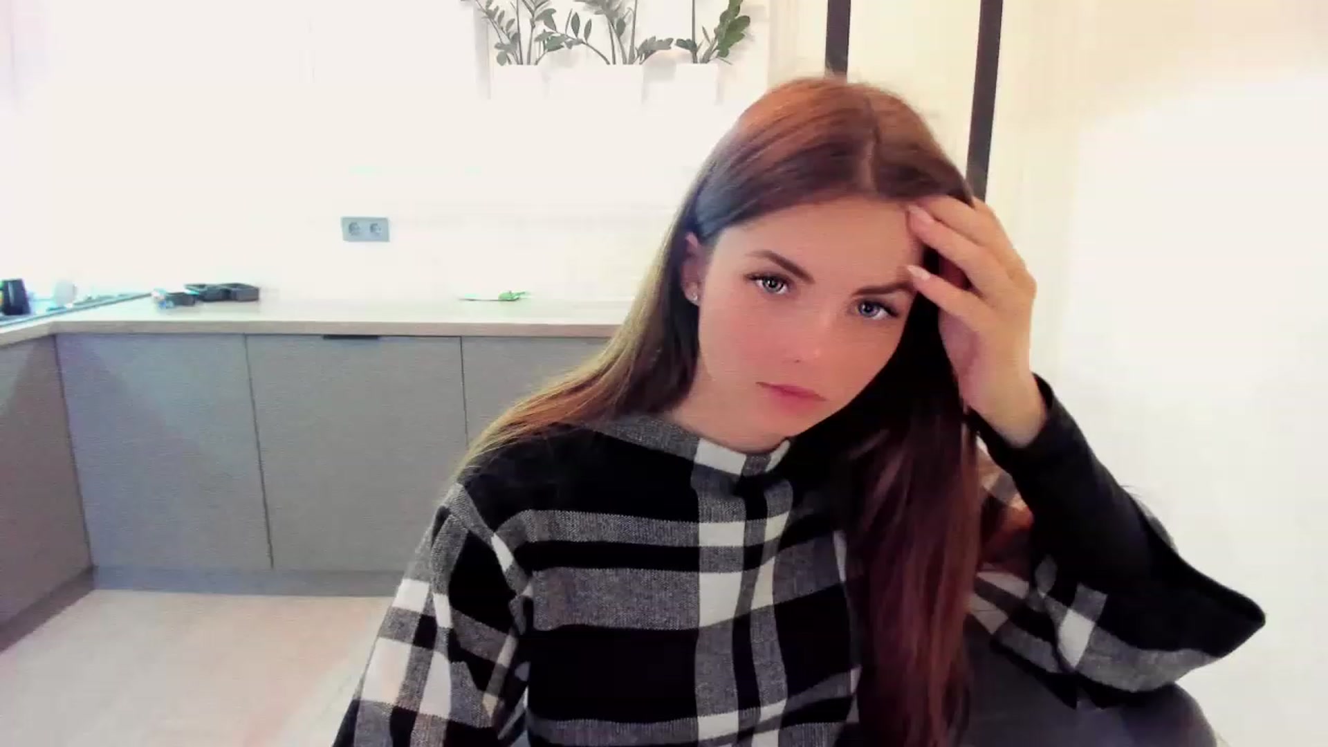 Gallery image thumbnail from Miriam_Mills's myfreecams stream on, 11/19/2022, 18:14 image 8 of 20