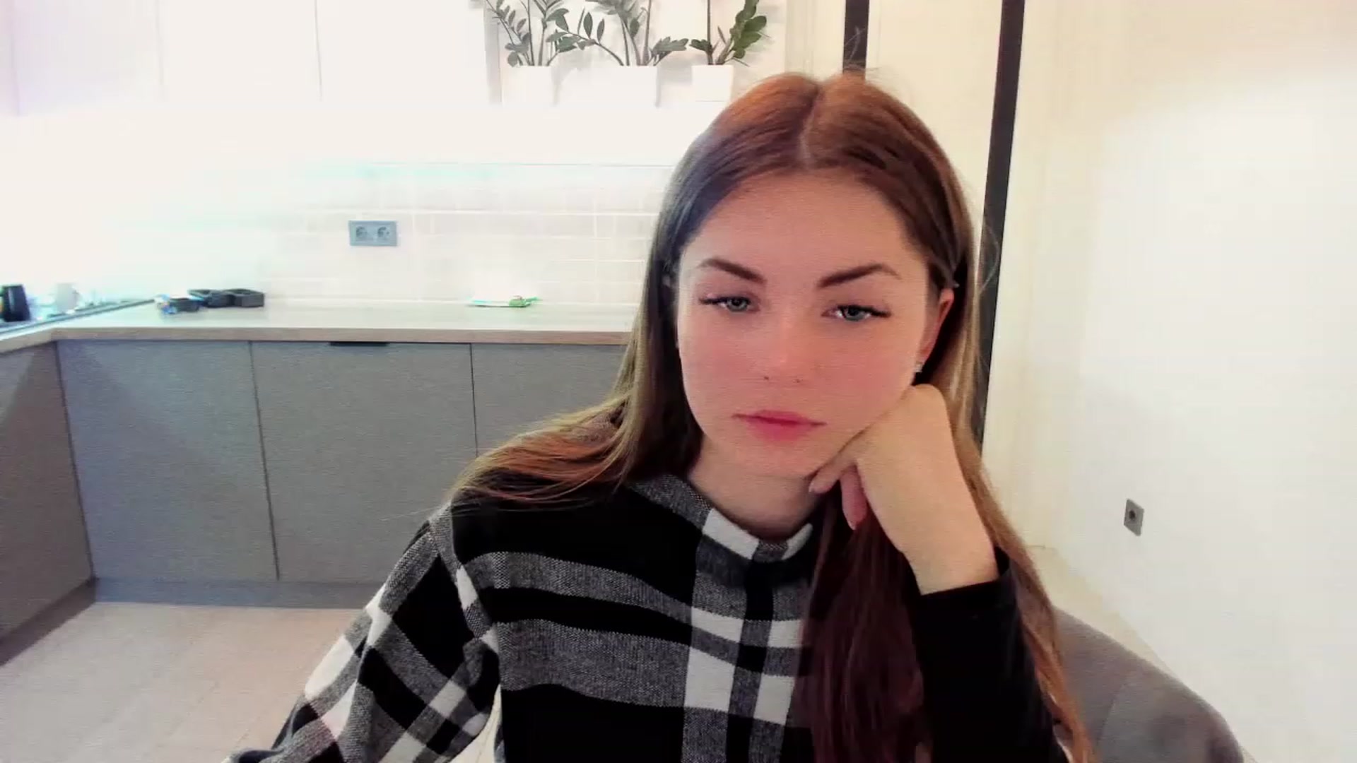Gallery image thumbnail from Miriam_Mills's myfreecams stream on, 11/19/2022, 18:14 image 17 of 20
