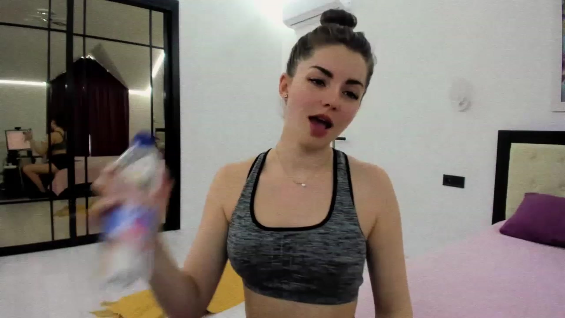 Gallery image thumbnail from Miriam_Mills's myfreecams stream on, 11/21/2022, 08:34 image 16 of 20
