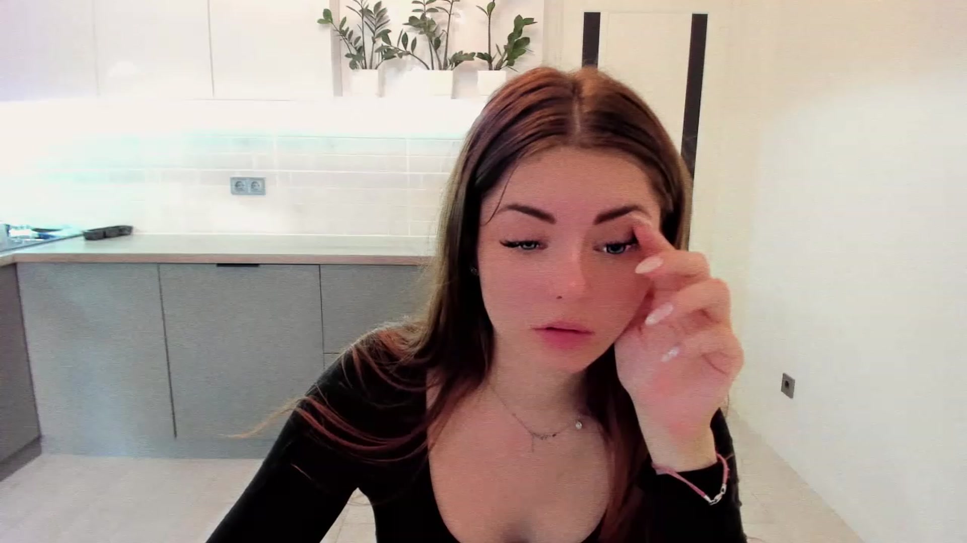 Gallery image thumbnail from Miriam_Mills's myfreecams stream on, 11/22/2022, 12:48 image 7 of 20