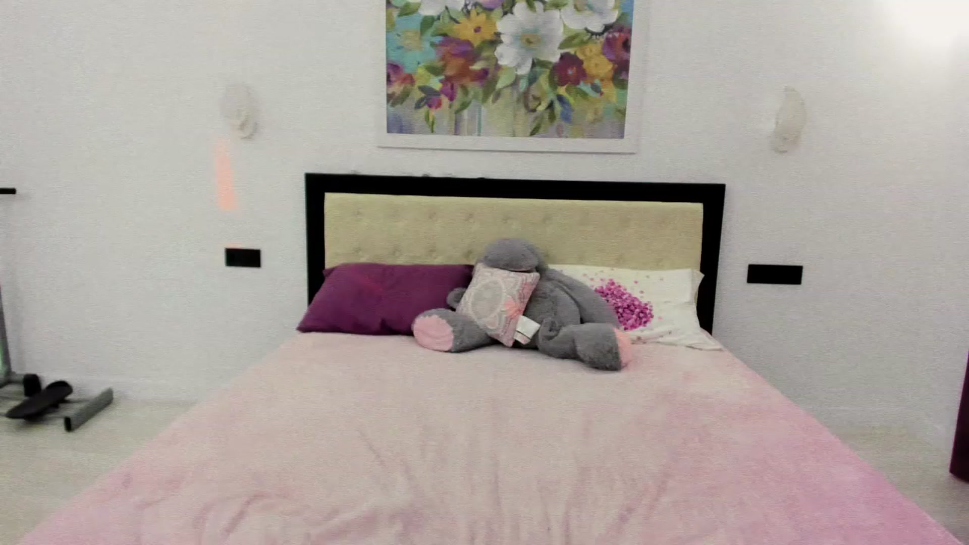 Gallery image thumbnail from Miriam_Mills's myfreecams stream on, 11/22/2022, 14:22 image 16 of 20