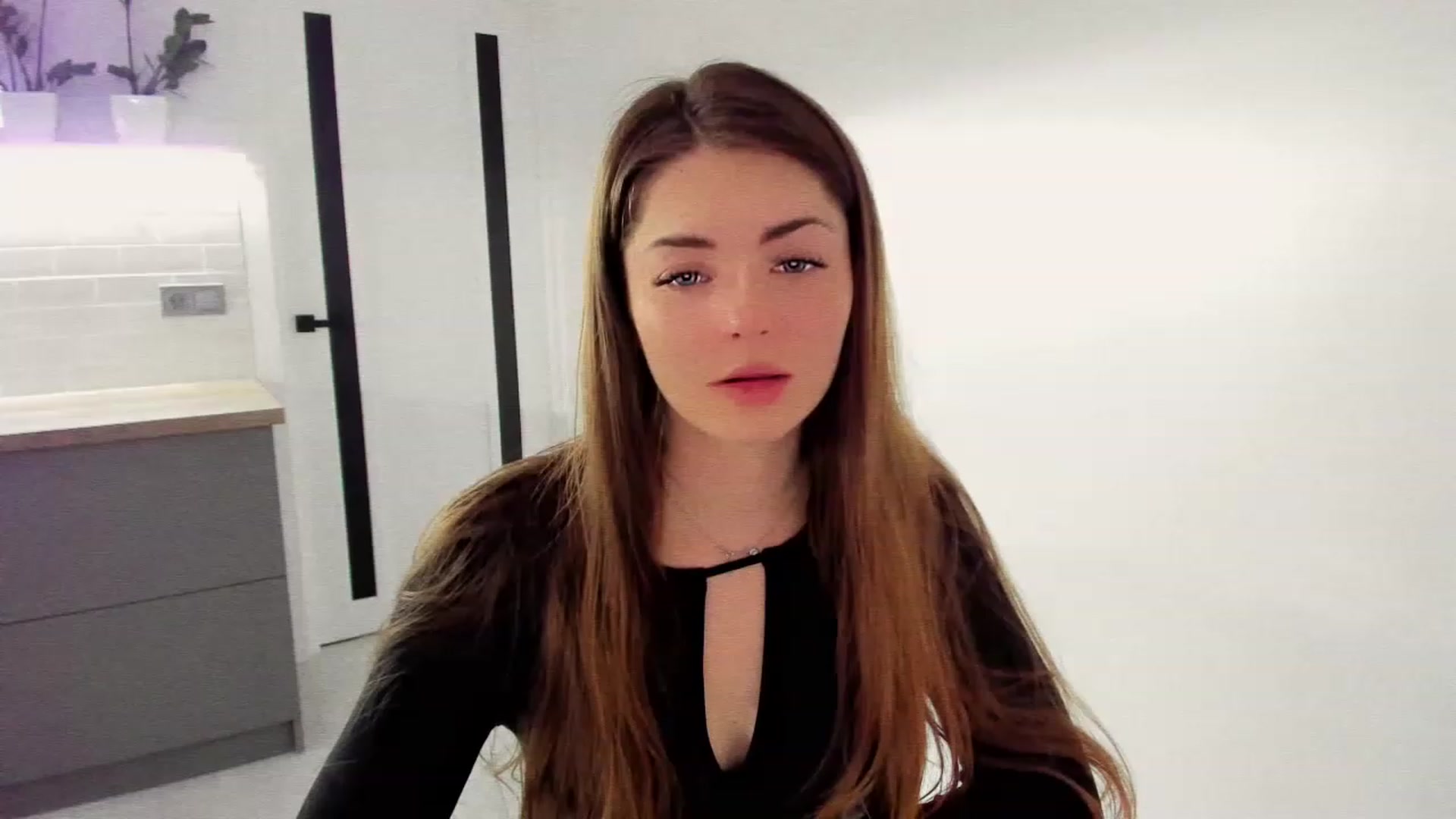 Gallery image thumbnail from Miriam_Mills's myfreecams stream on, 11/25/2022, 08:17 image 1 of 20