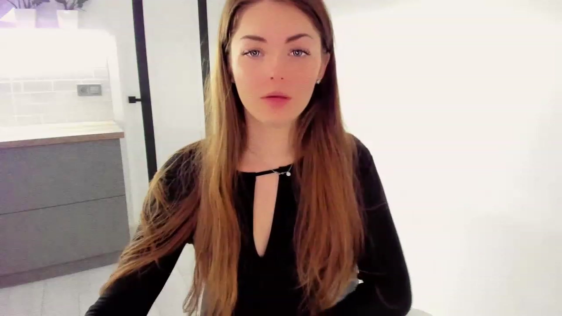 Gallery image thumbnail from Miriam_Mills's myfreecams stream on, 11/25/2022, 08:17 image 10 of 20
